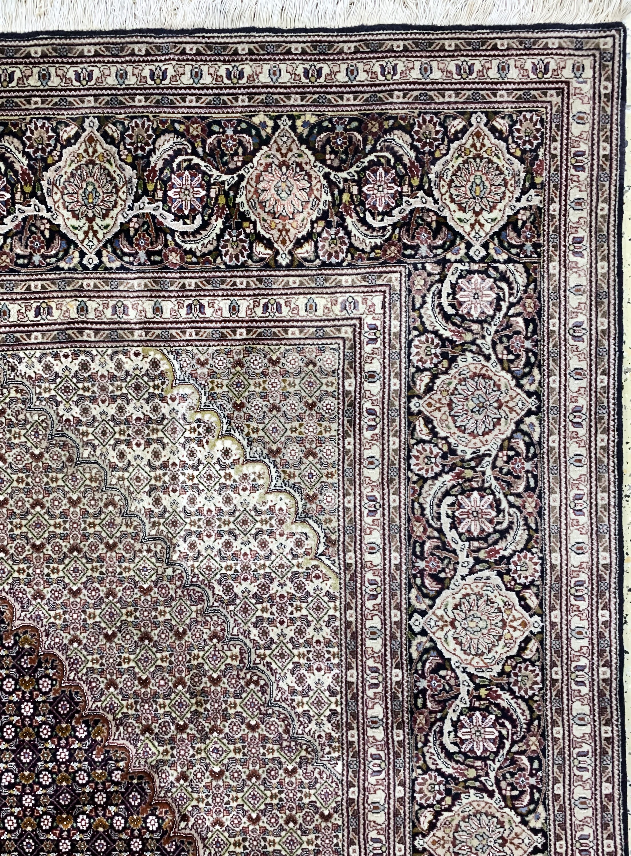 Detail e: Täbriz fein(40 Raj), Persien, Ende 20.Jhd, Korkwolle mit Seide, ca. 400 x 300 cm, gereinigt, EHZ: 1-2