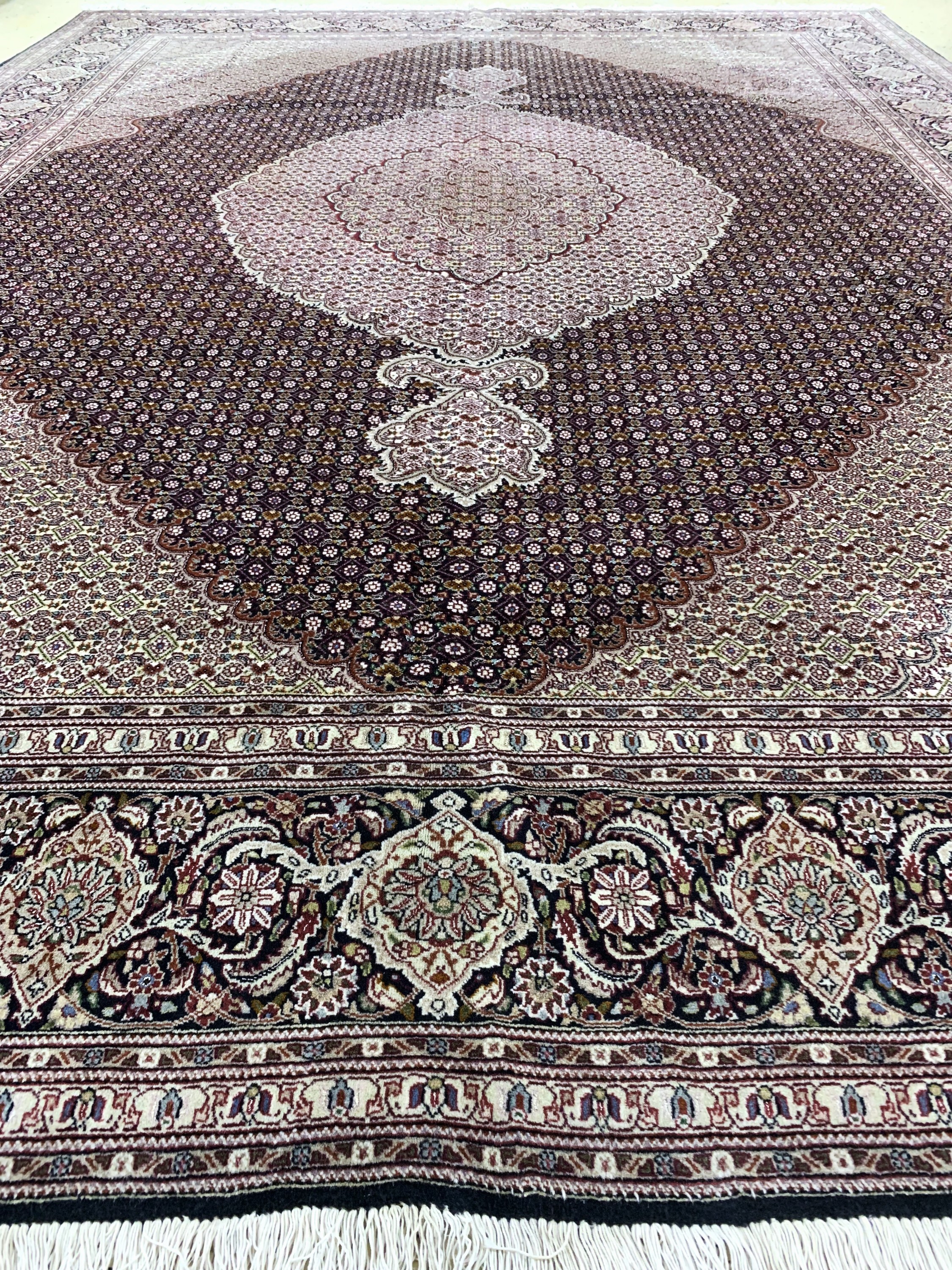 Detail f: Täbriz fein(40 Raj), Persien, Ende 20.Jhd, Korkwolle mit Seide, ca. 400 x 300 cm, gereinigt, EHZ: 1-2