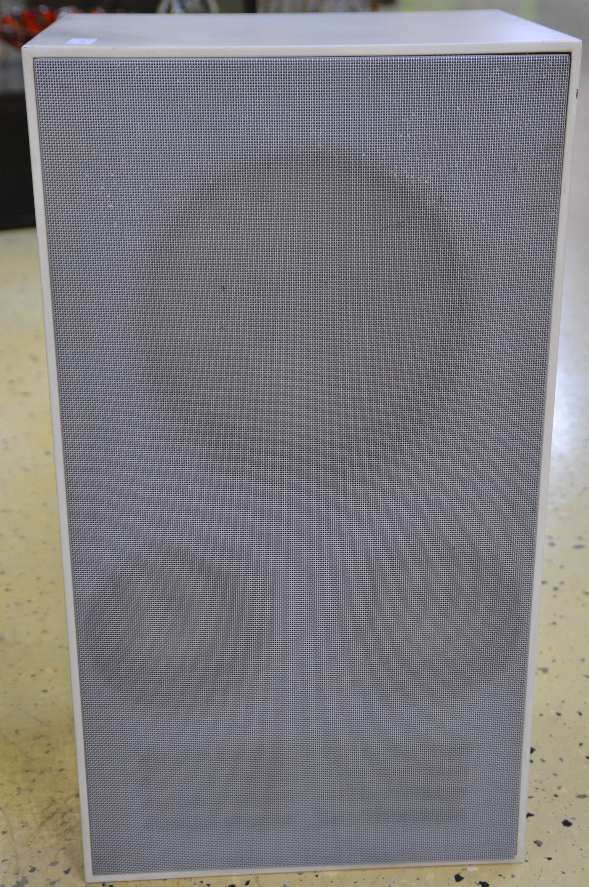 Detail e: Kompaktgerät Audio 250 und zwei Lautsprecher L 50 auf Kufe, Braun, Entwurf Dieter Rams 1967, Beschriftung komplett, Haube im guten Zustand, seltene ...