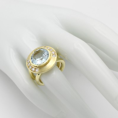 26873246a - Ring mit Aquamarin und Brillanten, GG 585/ 000, z.T. matt., runder Aquam. ca. 5.65 ct, ...
