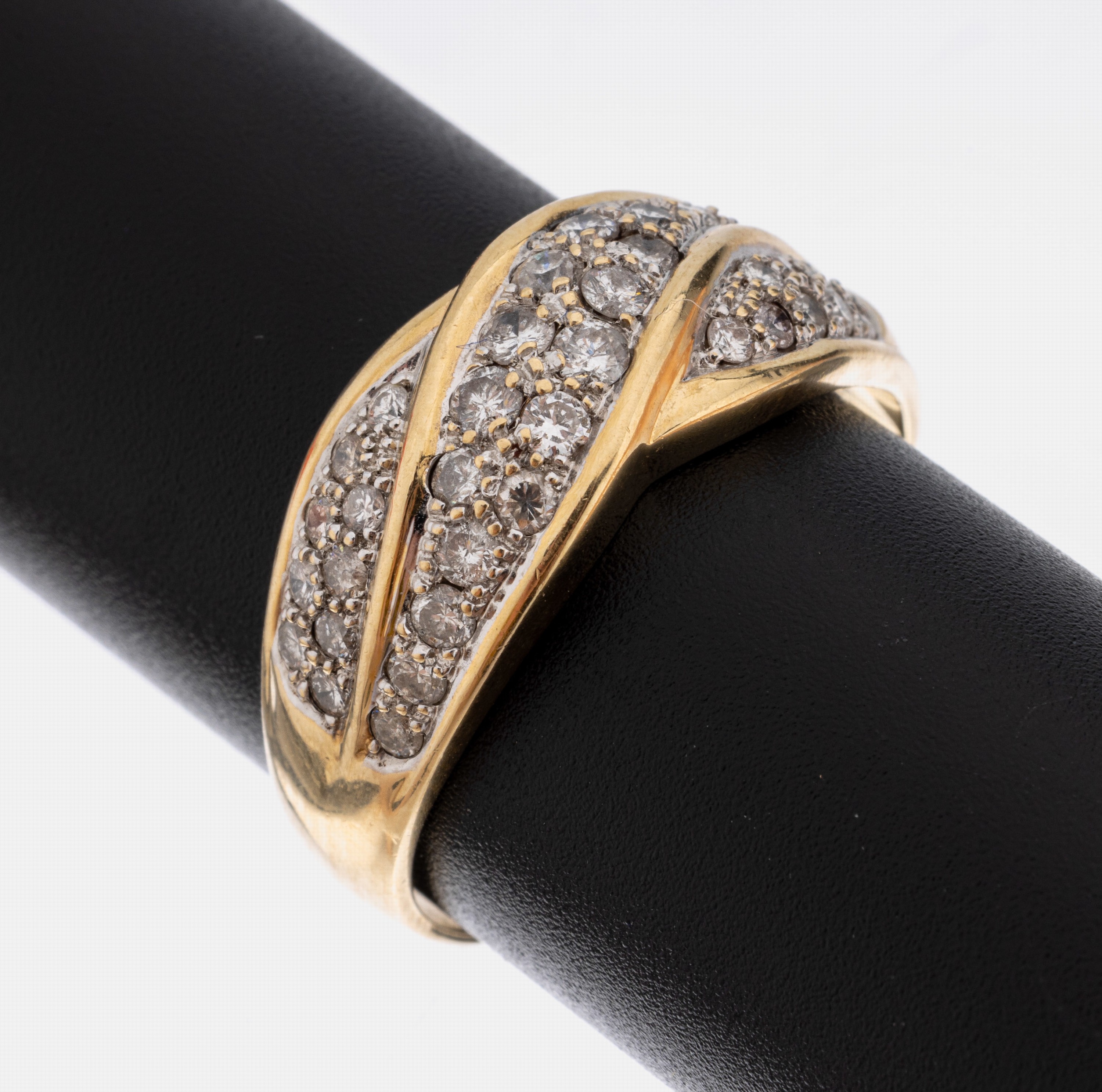 14 kt Gold Brillant-Ring, GG/WG 585/000, 36in WG gefasste Brillanten zus. ca. 0.35 ct get. Weiß/p, ca. 5.6 g, RW 66