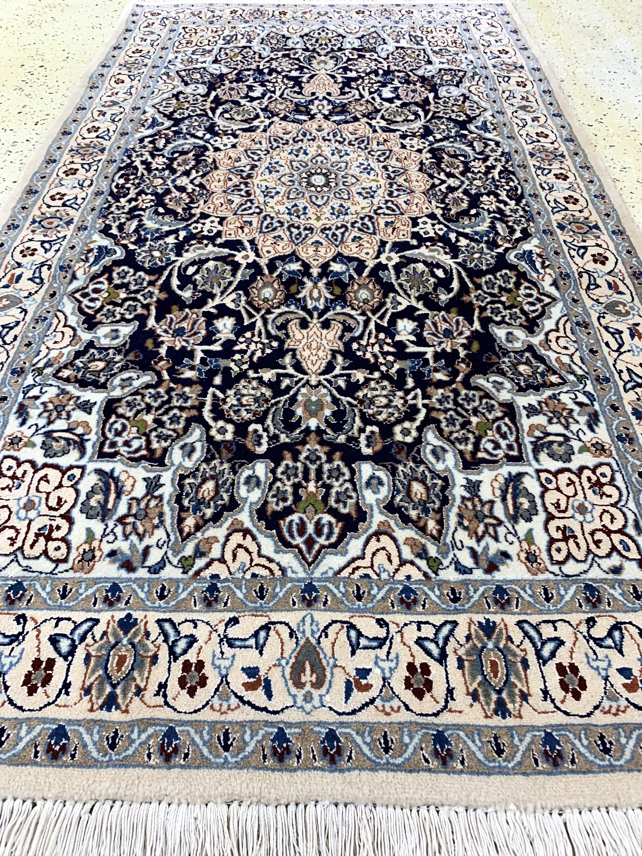 Detail d: Nain, Persien, Ende 20.Jhd., Wolle auf Baumwolle, ca. 200 x 110 cm, EHZ: 1-2