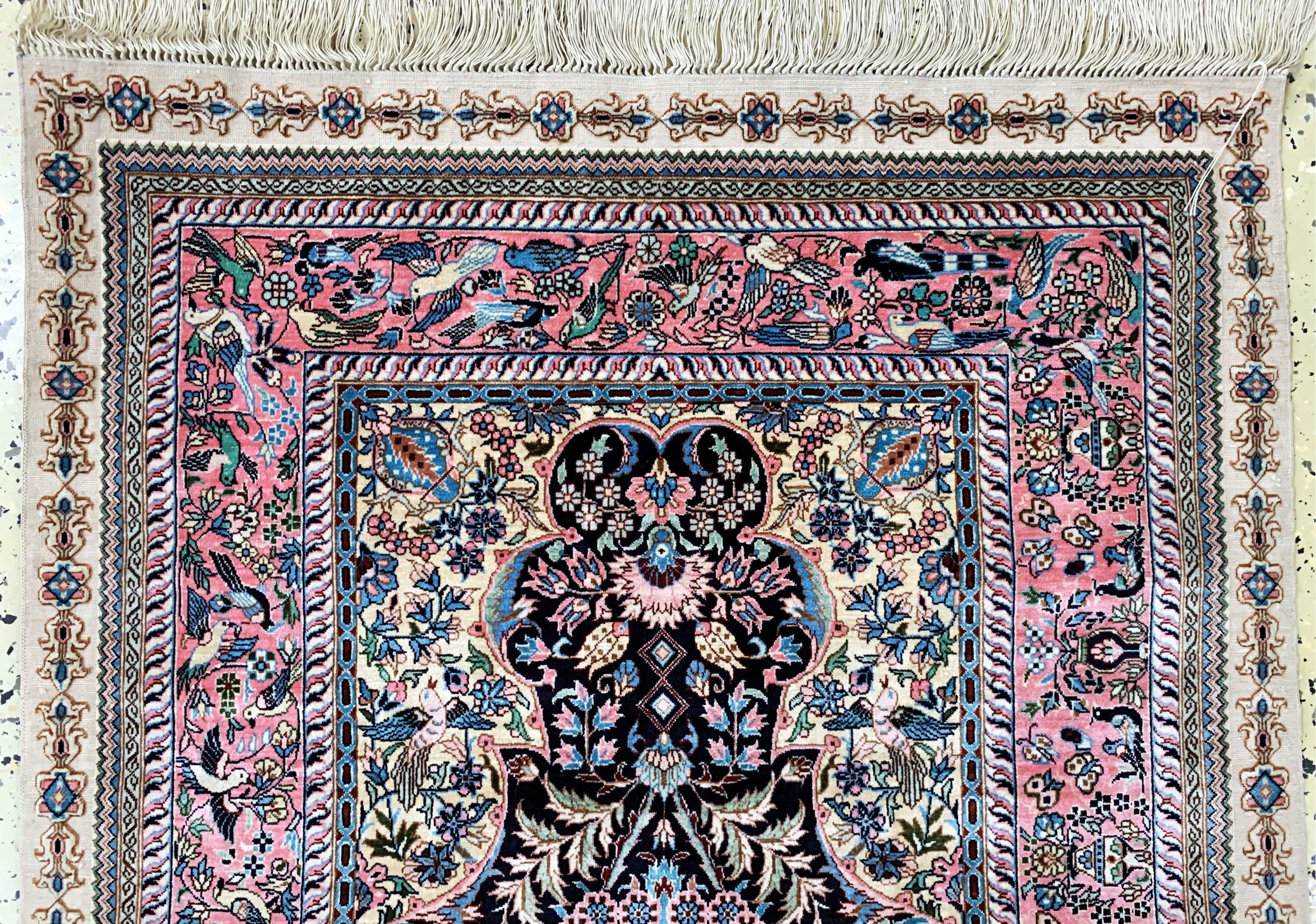 Detail a: Hereke Seide fein, China, Ende 20.Jhd., reine Naturseide, ca. 123 x 78 cm, ca. 1,0 Mio. Kn/qm, EHZ: 1
