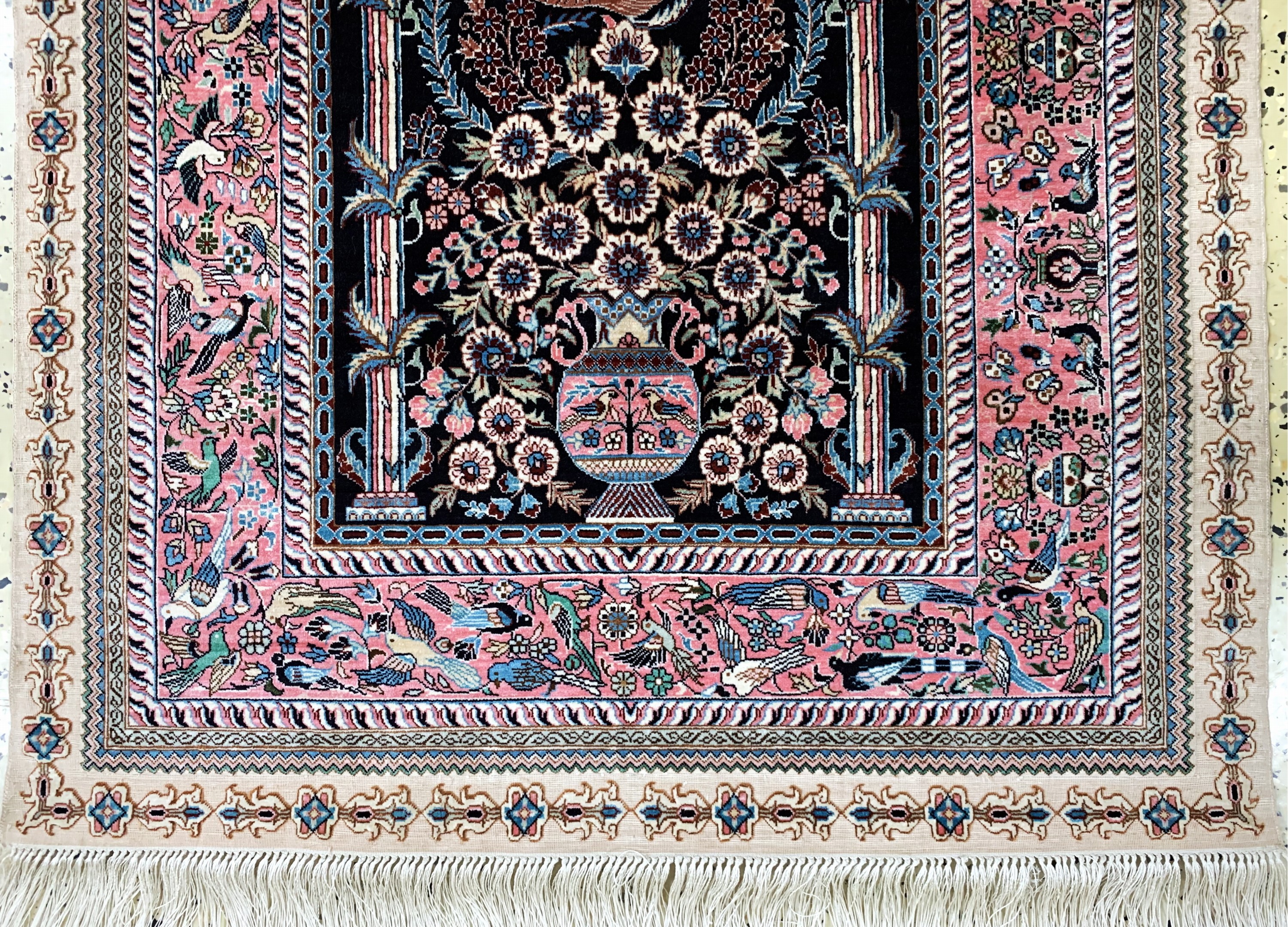 Detail c: Hereke Seide fein, China, Ende 20.Jhd., reine Naturseide, ca. 123 x 78 cm, ca. 1,0 Mio. Kn/qm, EHZ: 1