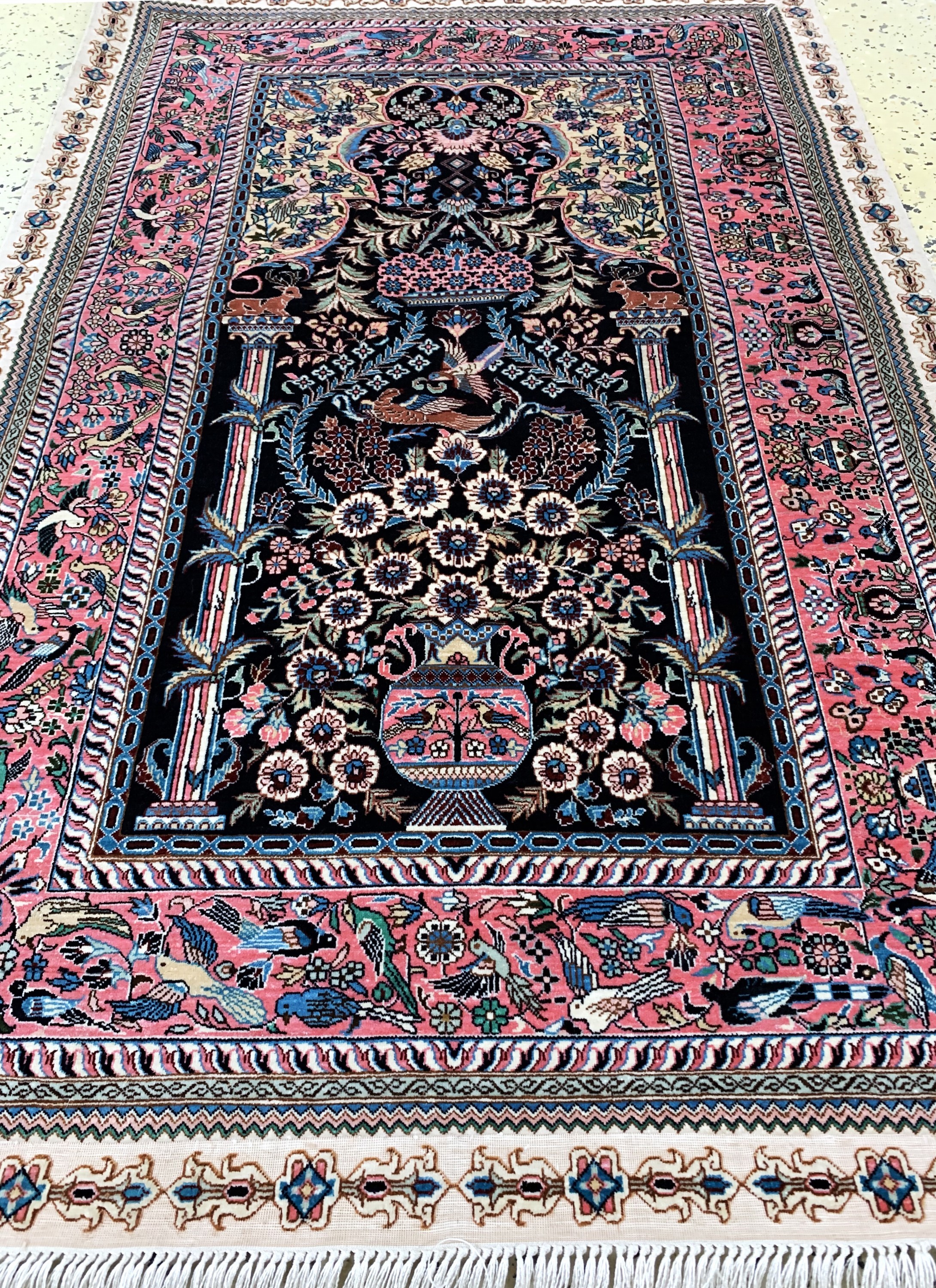 Detail d: Hereke Seide fein, China, Ende 20.Jhd., reine Naturseide, ca. 123 x 78 cm, ca. 1,0 Mio. Kn/qm, EHZ: 1