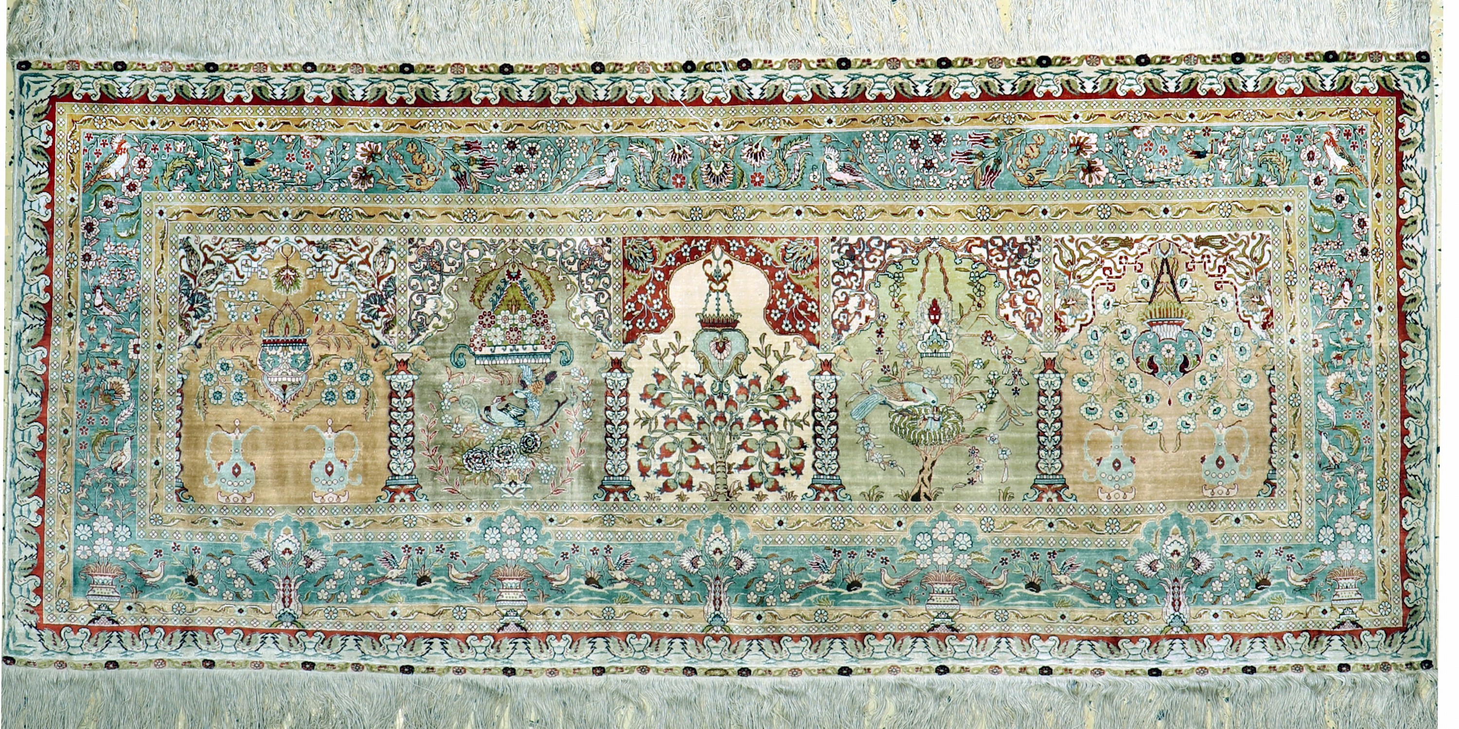Hereke fein, China, Ende 20.Jhd., reine Naturseide, ca. 184 x 81 cm, ca. 1,0 Mio. Kn/qm, EHZ: 1-2