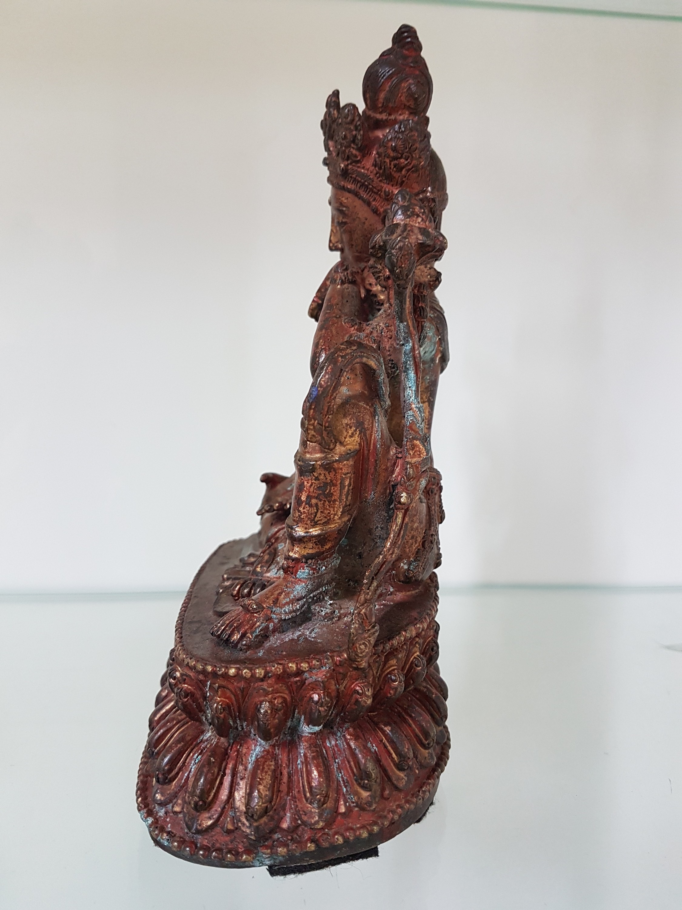 Detail d: Tara, Tibet, 20. Jh., Bronze, doppelter Lotussockel, H. 20cm