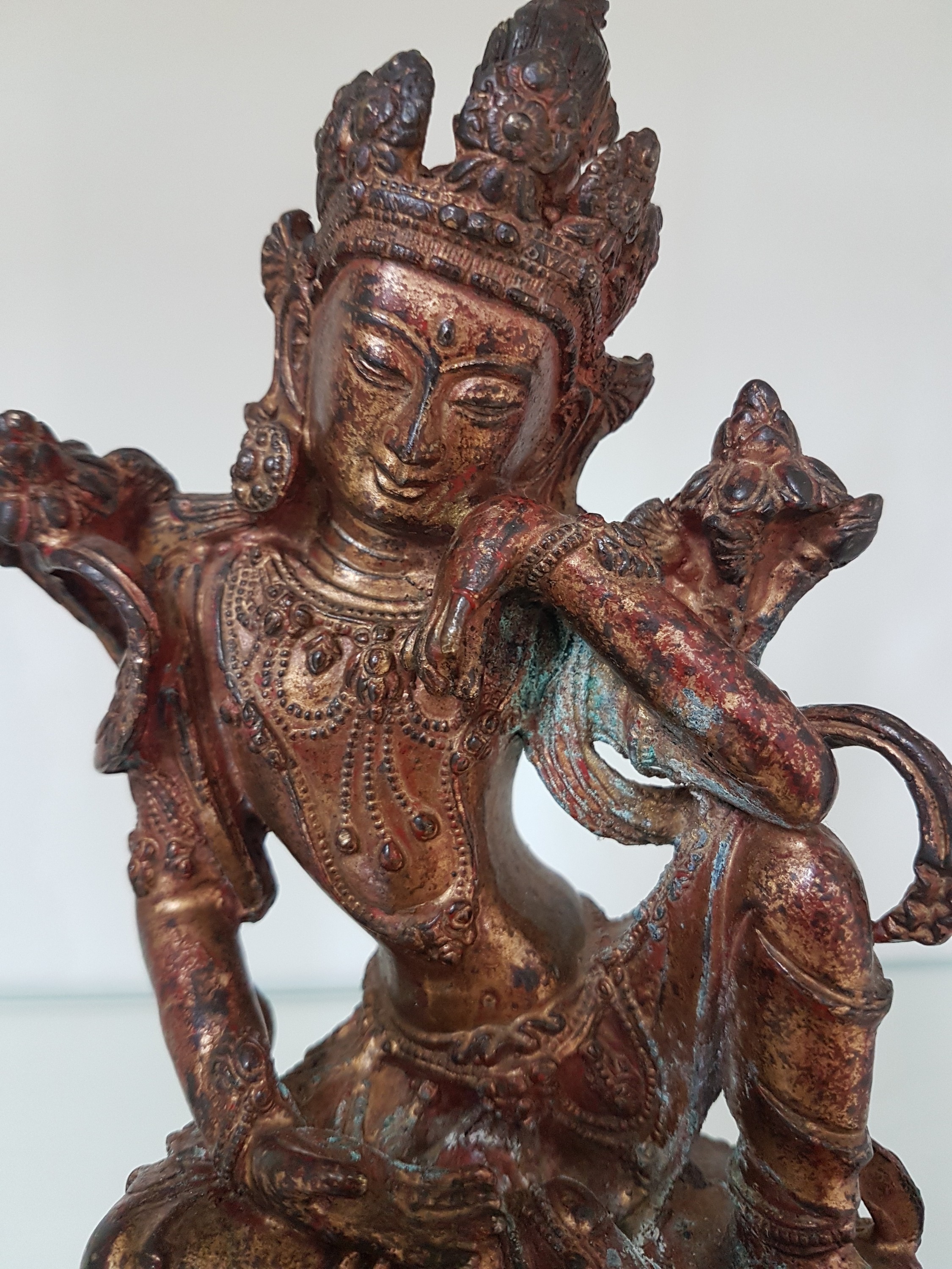 Detail e: Tara, Tibet, 20. Jh., Bronze, doppelter Lotussockel, H. 20cm