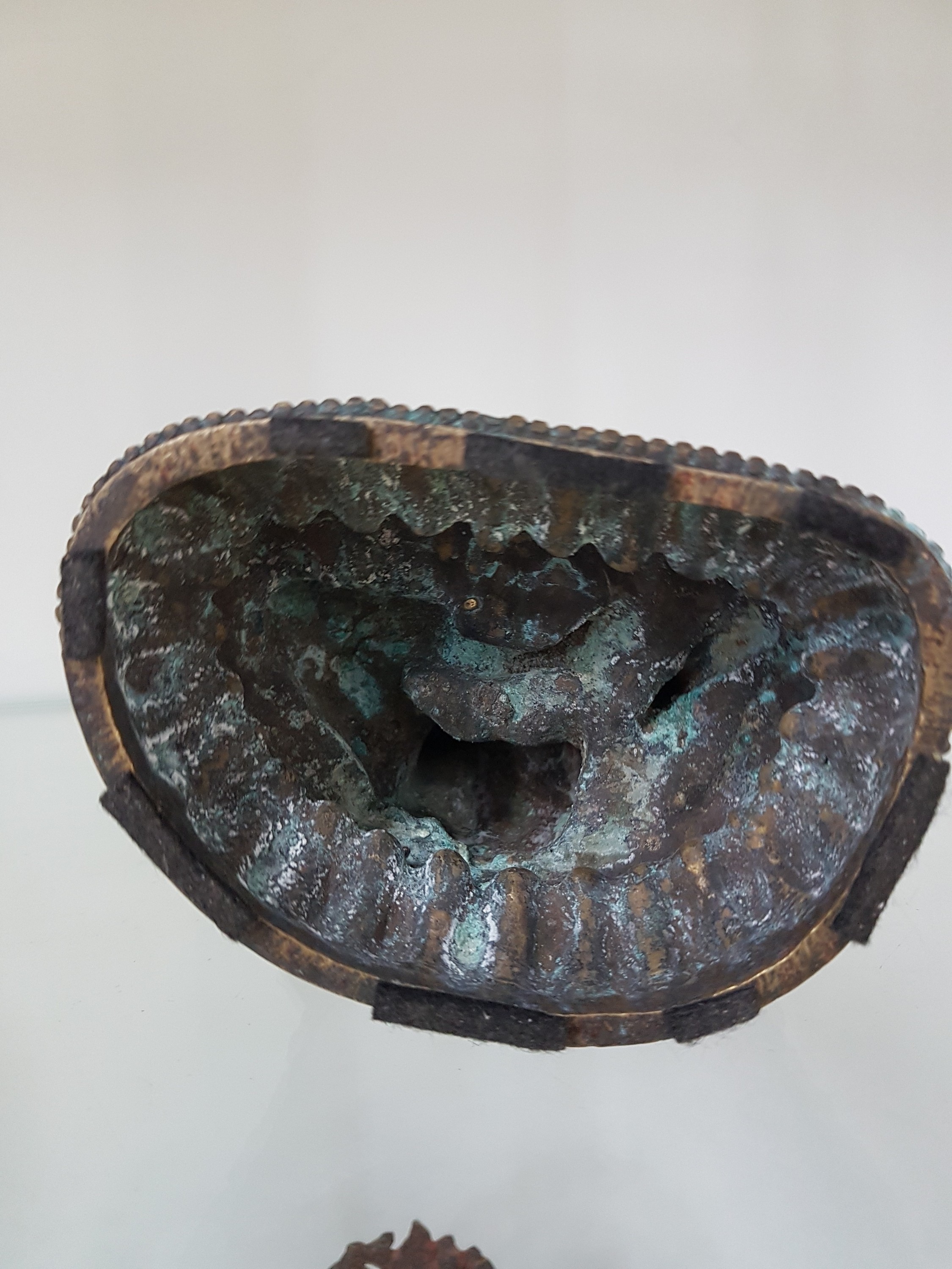 Detail g: Tara, Tibet, 20. Jh., Bronze, doppelter Lotussockel, H. 20cm