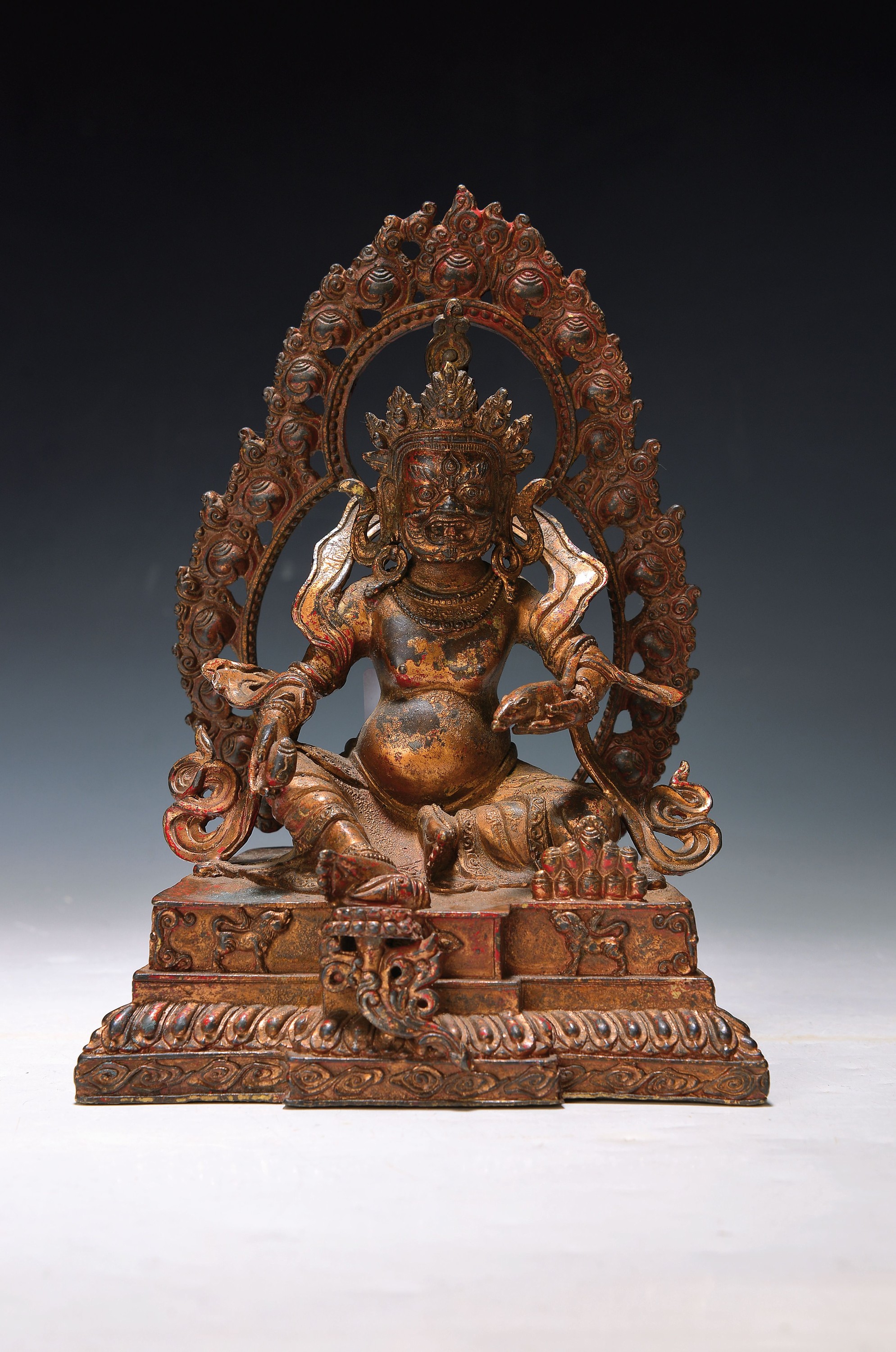 Mahakala, Tibet, Anfang 20. Jh. Bronze, mit Resten von alter Vergoldung, H. 23 cm