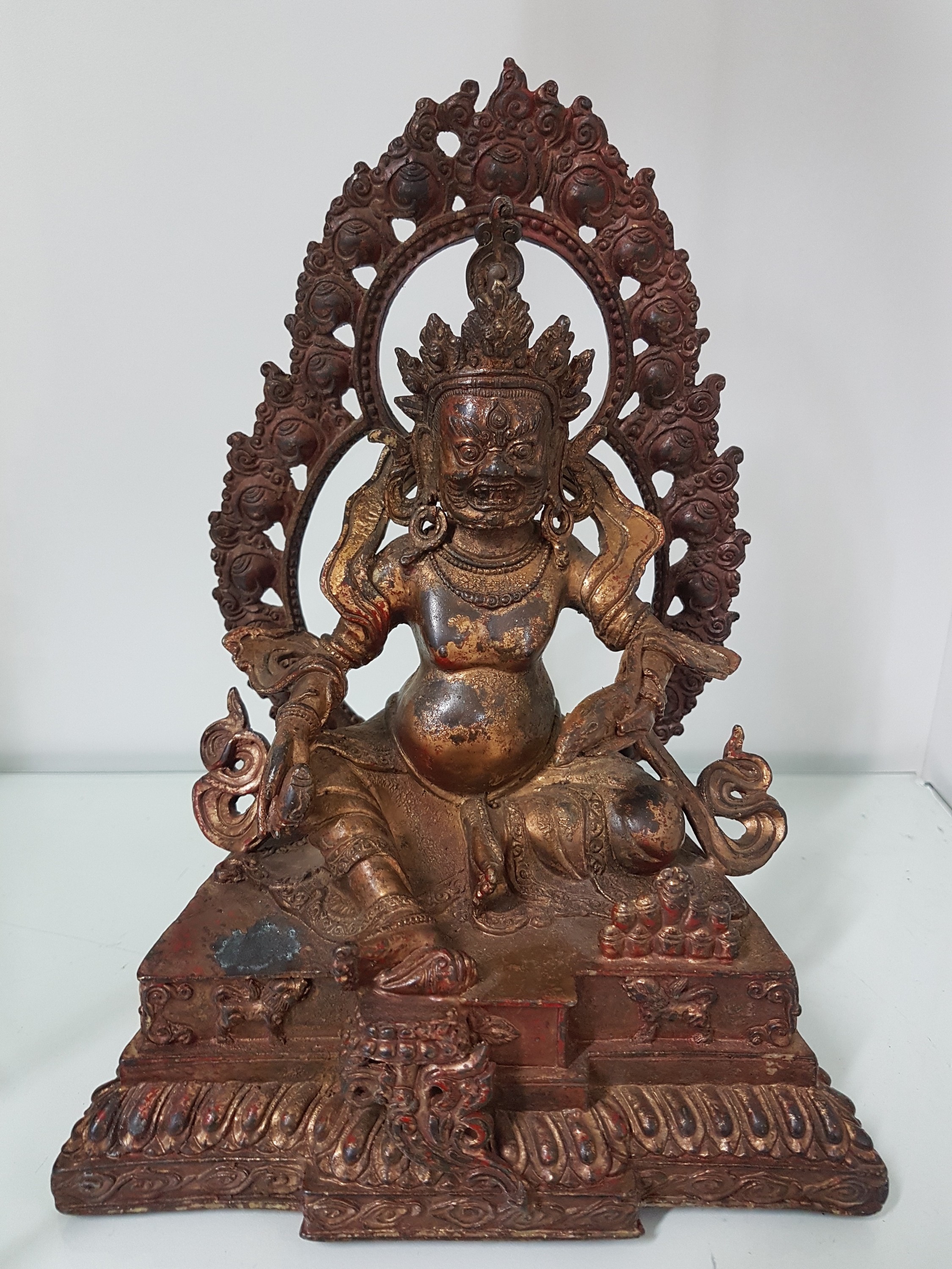 Detail a: Mahakala, Tibet, Anfang 20. Jh. Bronze, mit Resten von alter Vergoldung, H. 23 cm