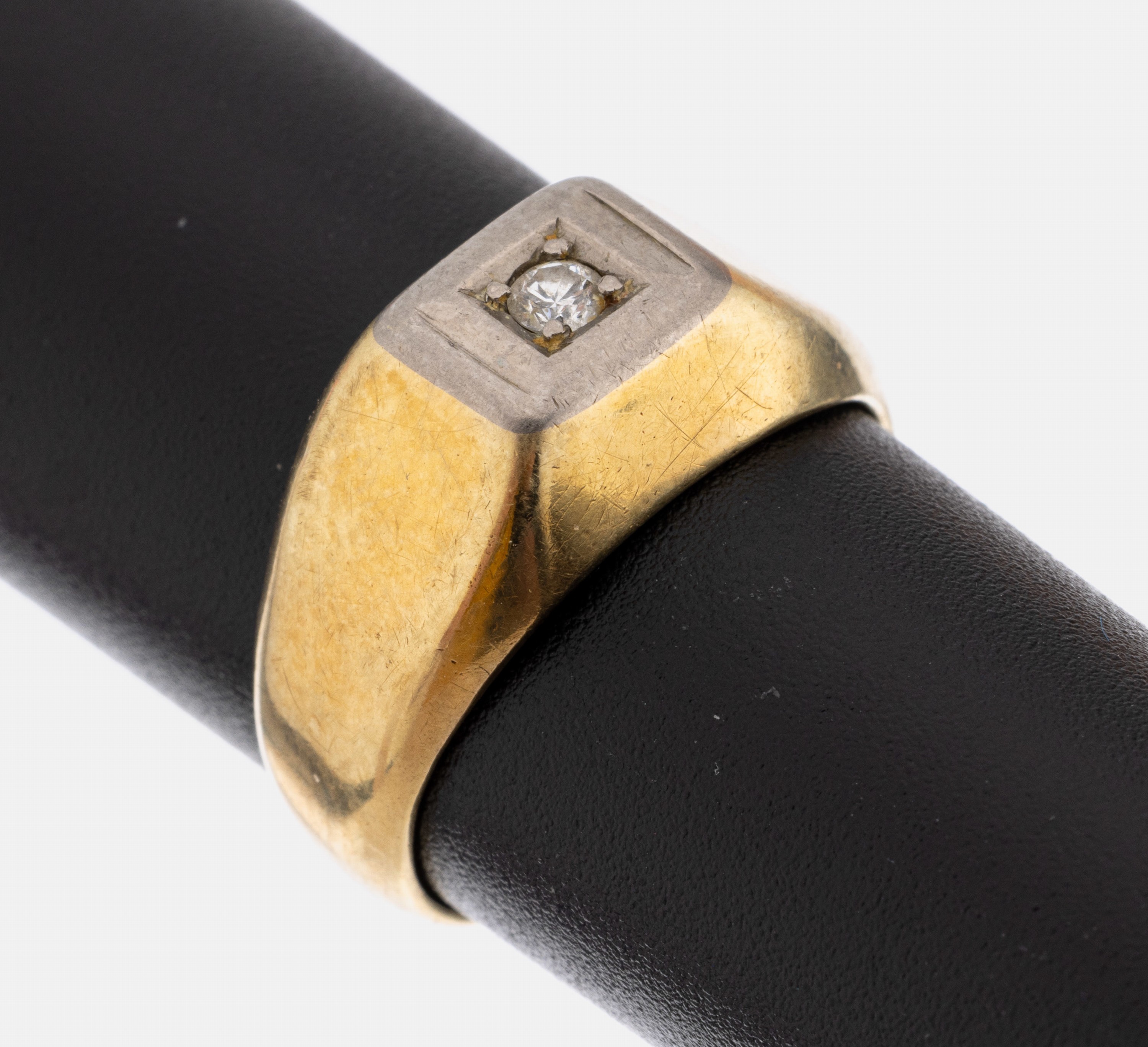 14 kt Gold Brillant-Ring, GG/WG 585/000, schlicht, Ringkopf WG, 1 Brillant ca. 0.03 ct Weiß/si, RW 50, ca. 3.2 g