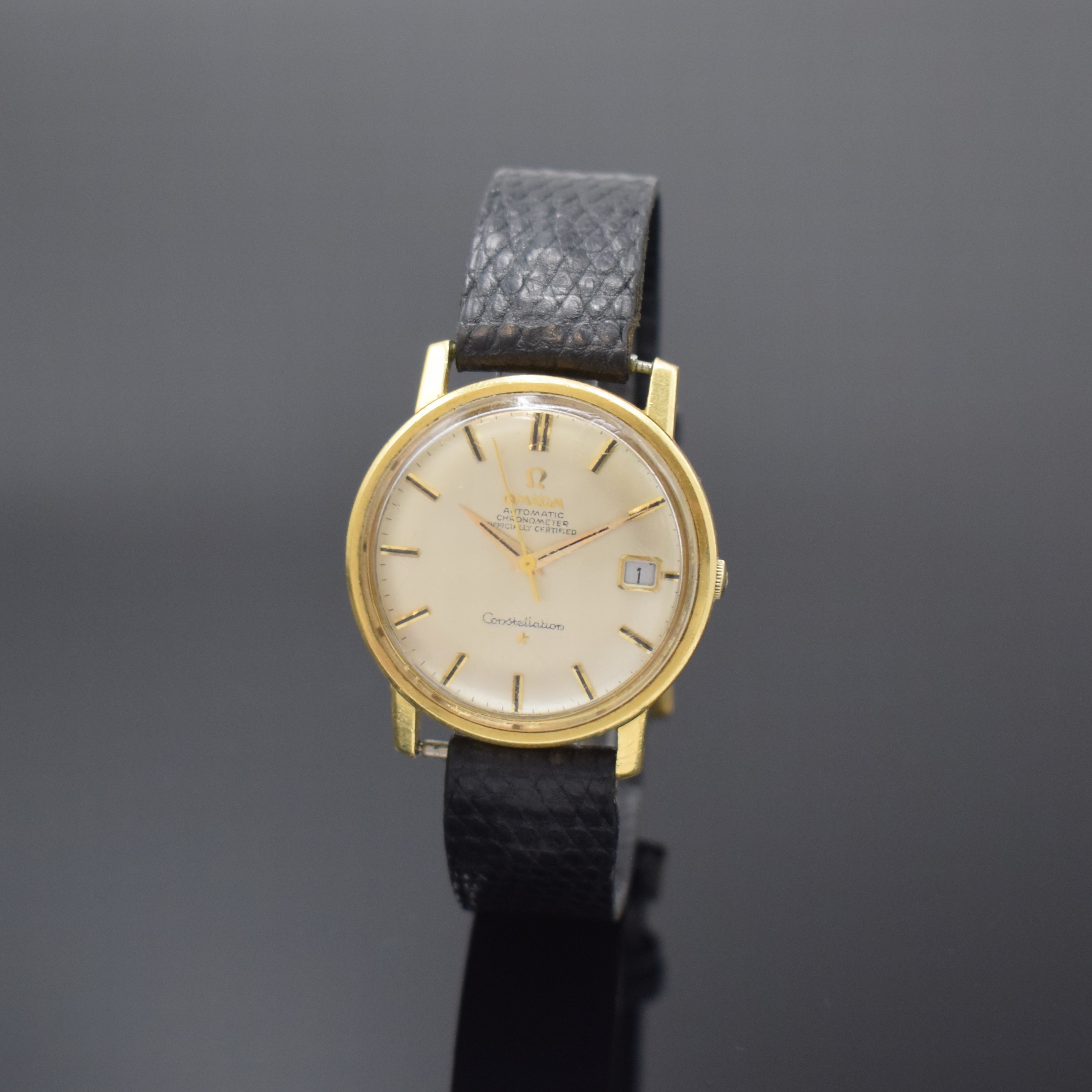 OMEGA Herrenarmbanduhr Constellation Chronometer in GG 750/000 Referenz 168.010/11, Schweiz um 1968, verschr. Boden m. Darst. Sternwarte u. ...