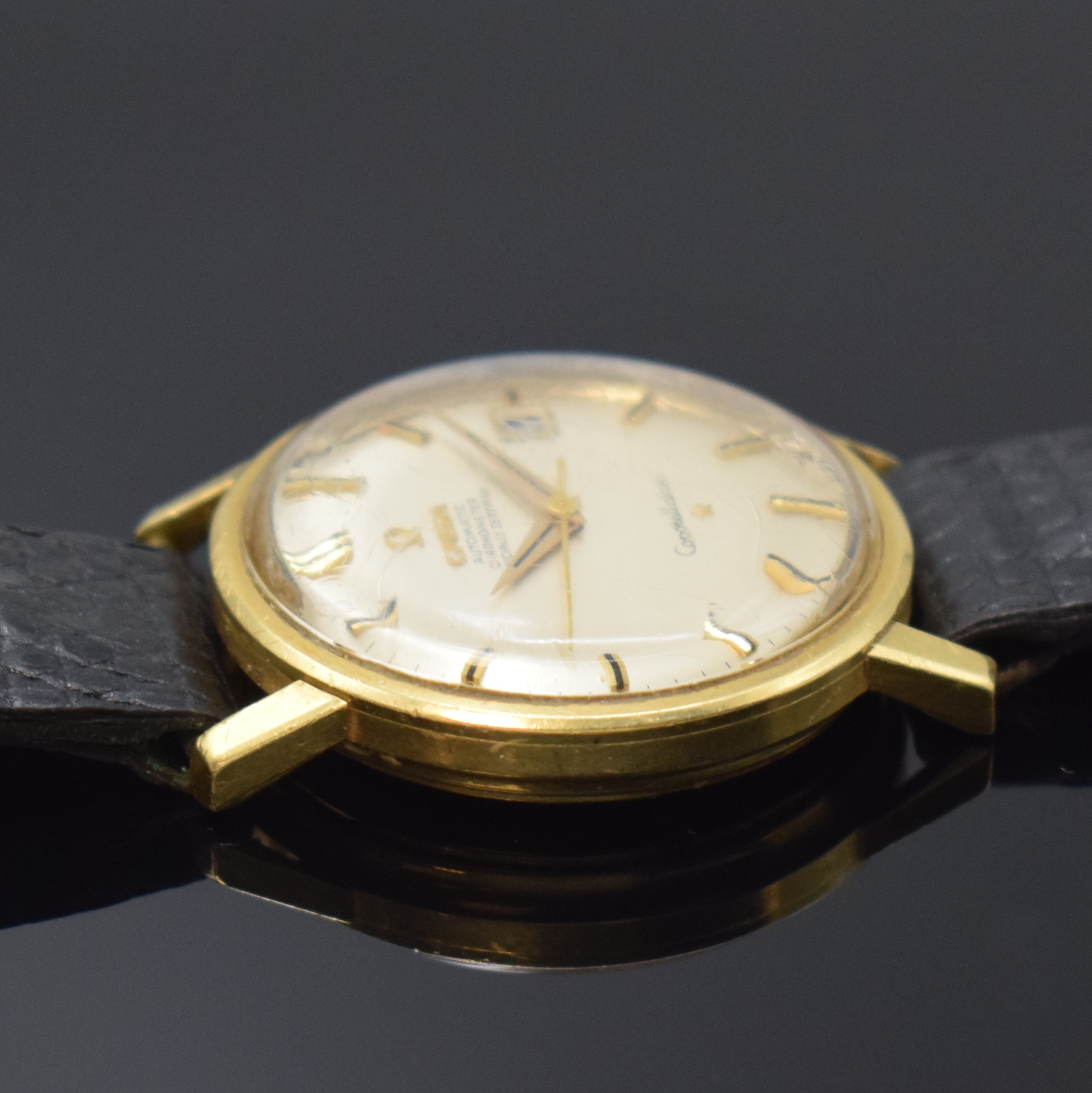 Detail c: OMEGA Herrenarmbanduhr Constellation Chronometer in GG 750/000 Referenz 168.010/11, Schweiz um 1968, verschr. Boden m. Darst. Sternwarte u. ...