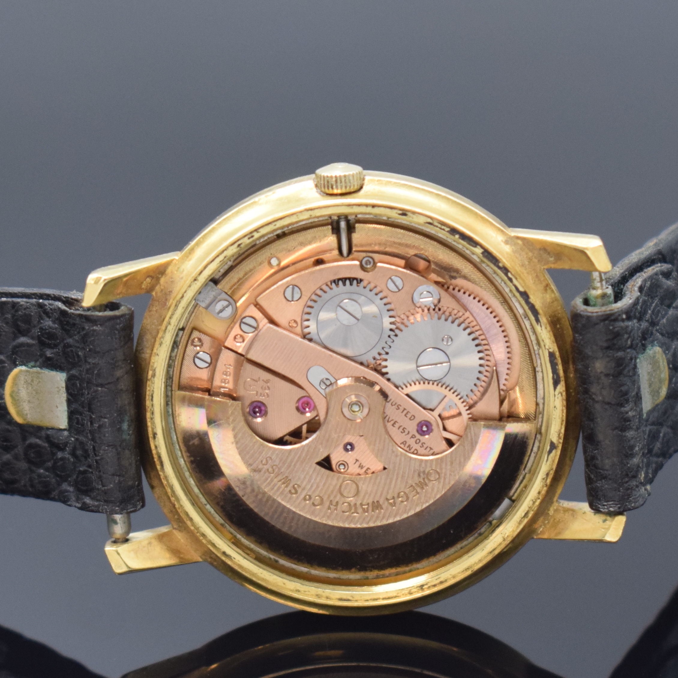 Detail e: OMEGA Herrenarmbanduhr Constellation Chronometer in GG 750/000 Referenz 168.010/11, Schweiz um 1968, verschr. Boden m. Darst. Sternwarte u. ...