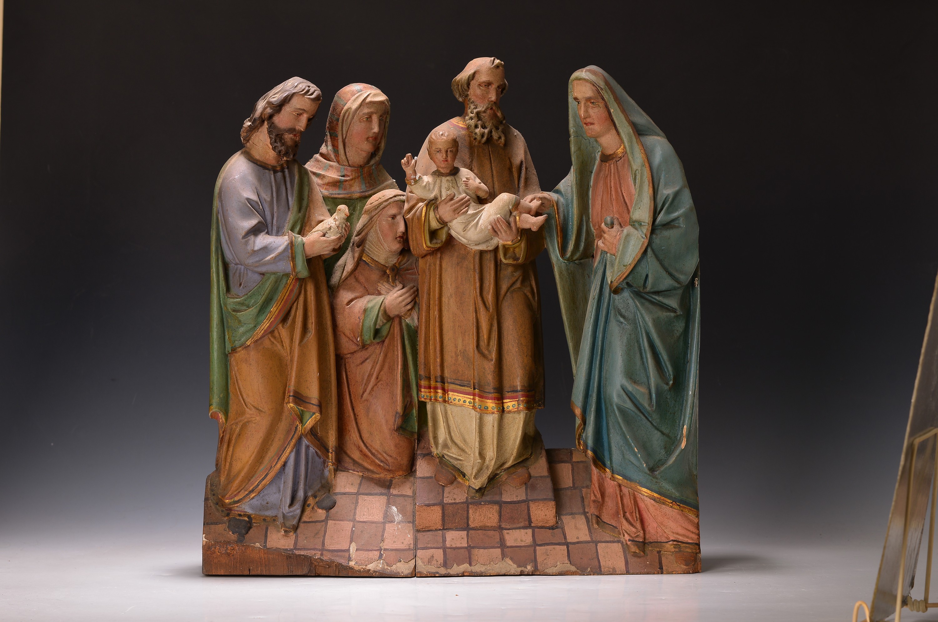 Heilige Familie, deutsch, um 1870/70, Holz geschnitzt, gefasst, altersbedingt beschädigt, ca. 48x46x10,5 cm