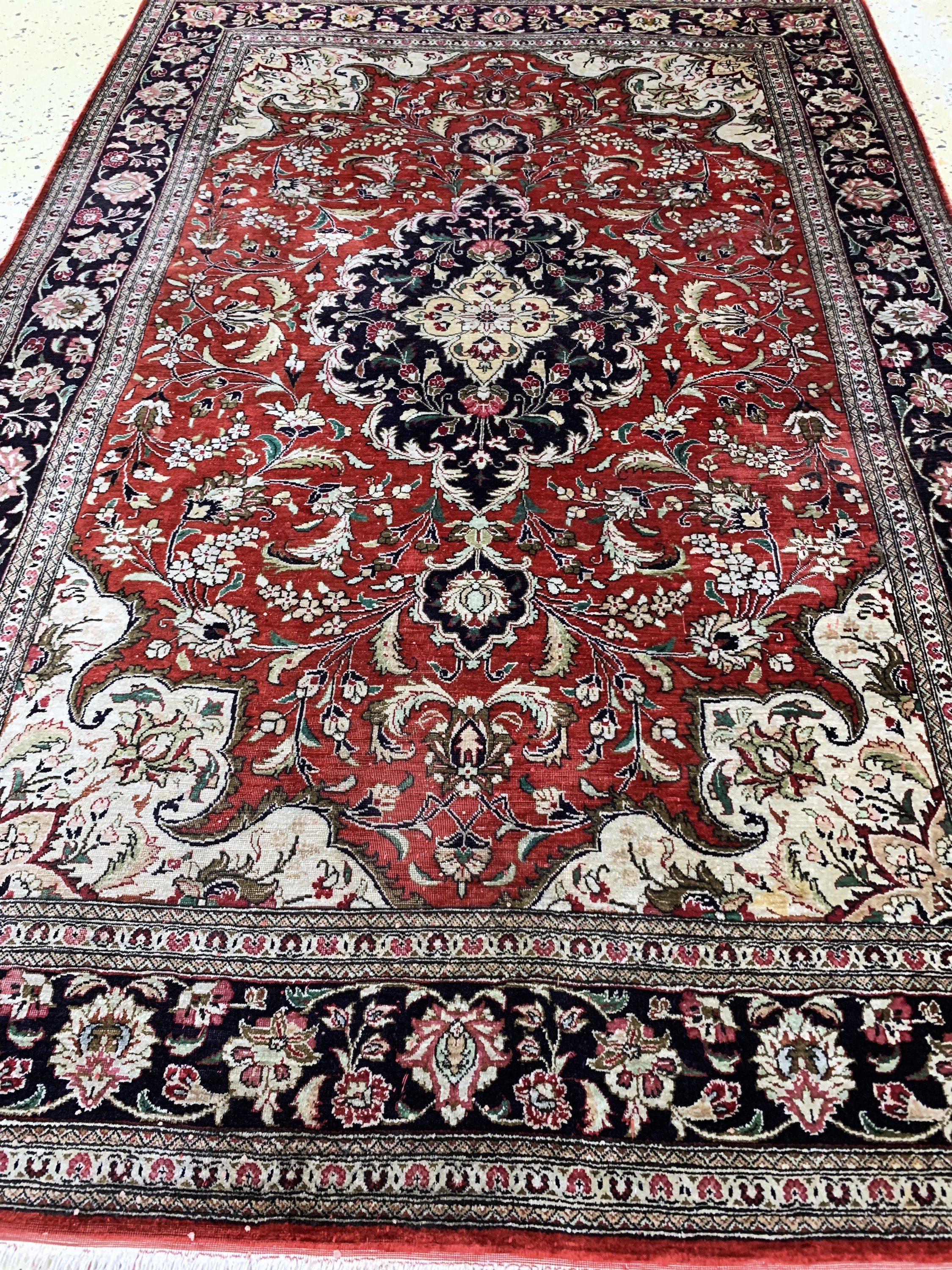 Detail c: Ghom Seide, Persien, Mitte 20.Jhd, reine Naturseide, ca. 150 x 100 cm, EHZ: 3