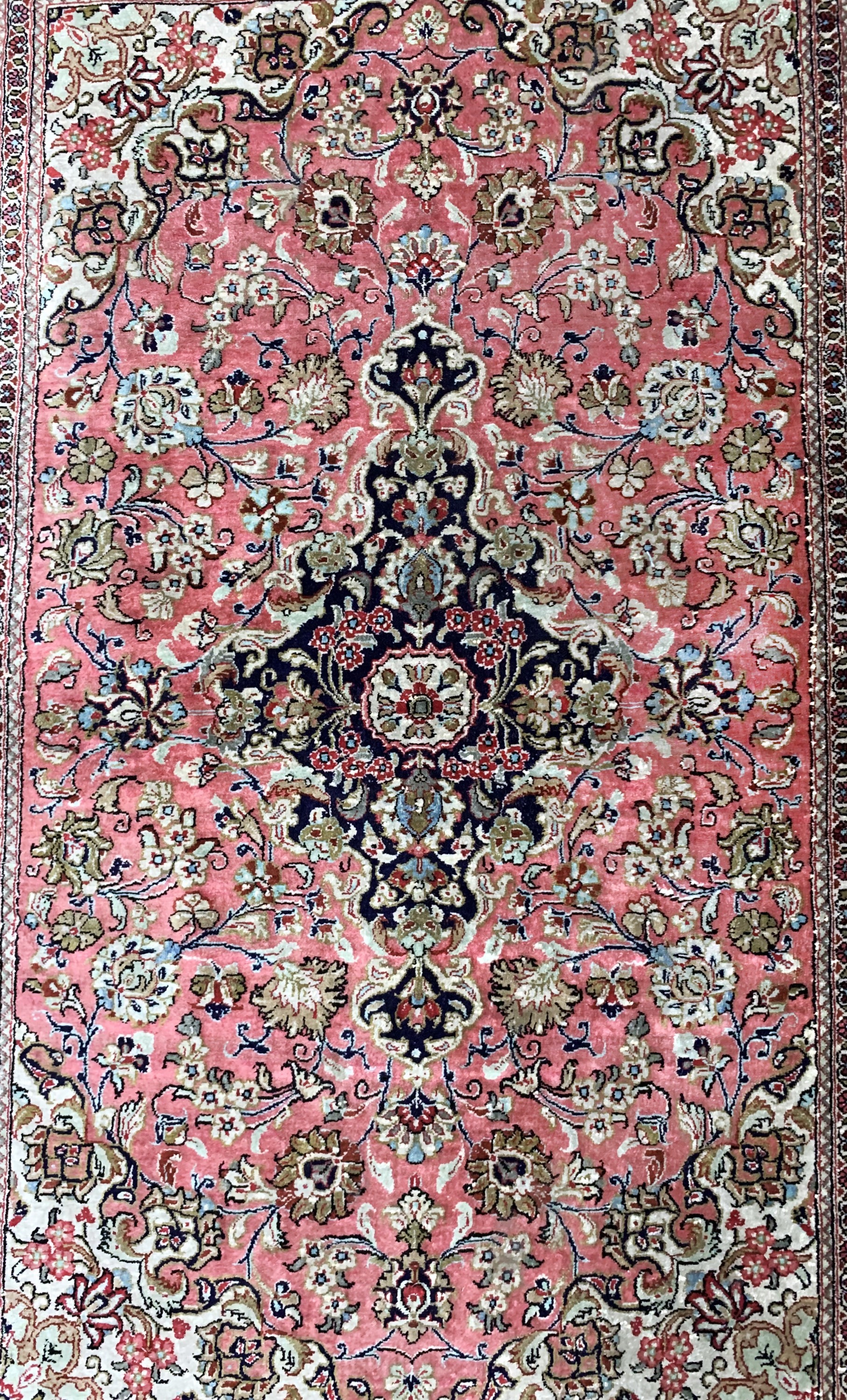 Detail d: 2 Lots Ghom Seide, Persien, Mitte 20.Jhd, reine Naturseide, ca. 118 x 82 cm & 114 x 75 cm, EHZ: 2-3(verschmutzt).