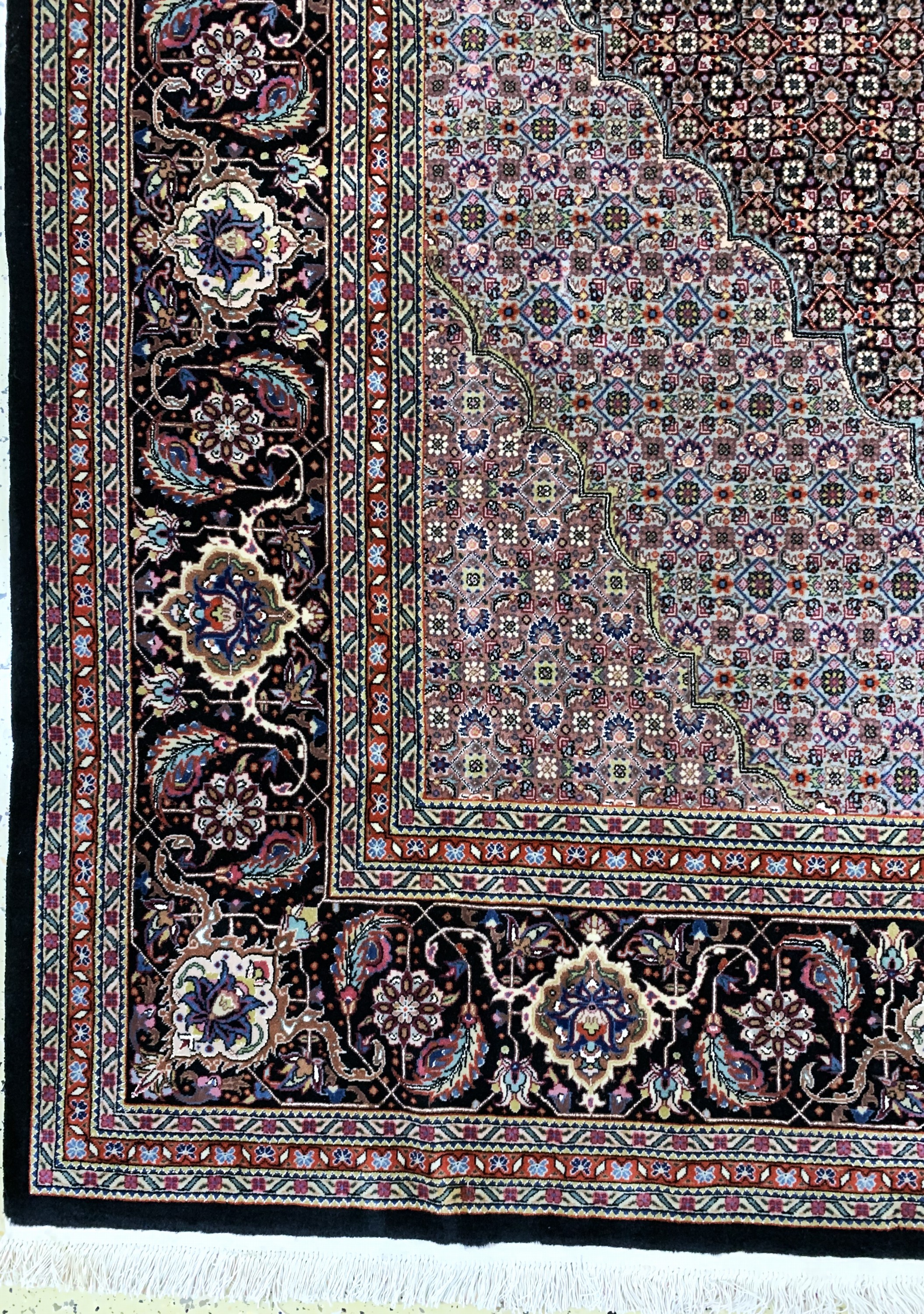 Detail b: Täbriz fein, China, Ende 20.Jhd, Korkwolle mit Seide, ca. 355 x 255 cm, EHZ: 2(fleckig)