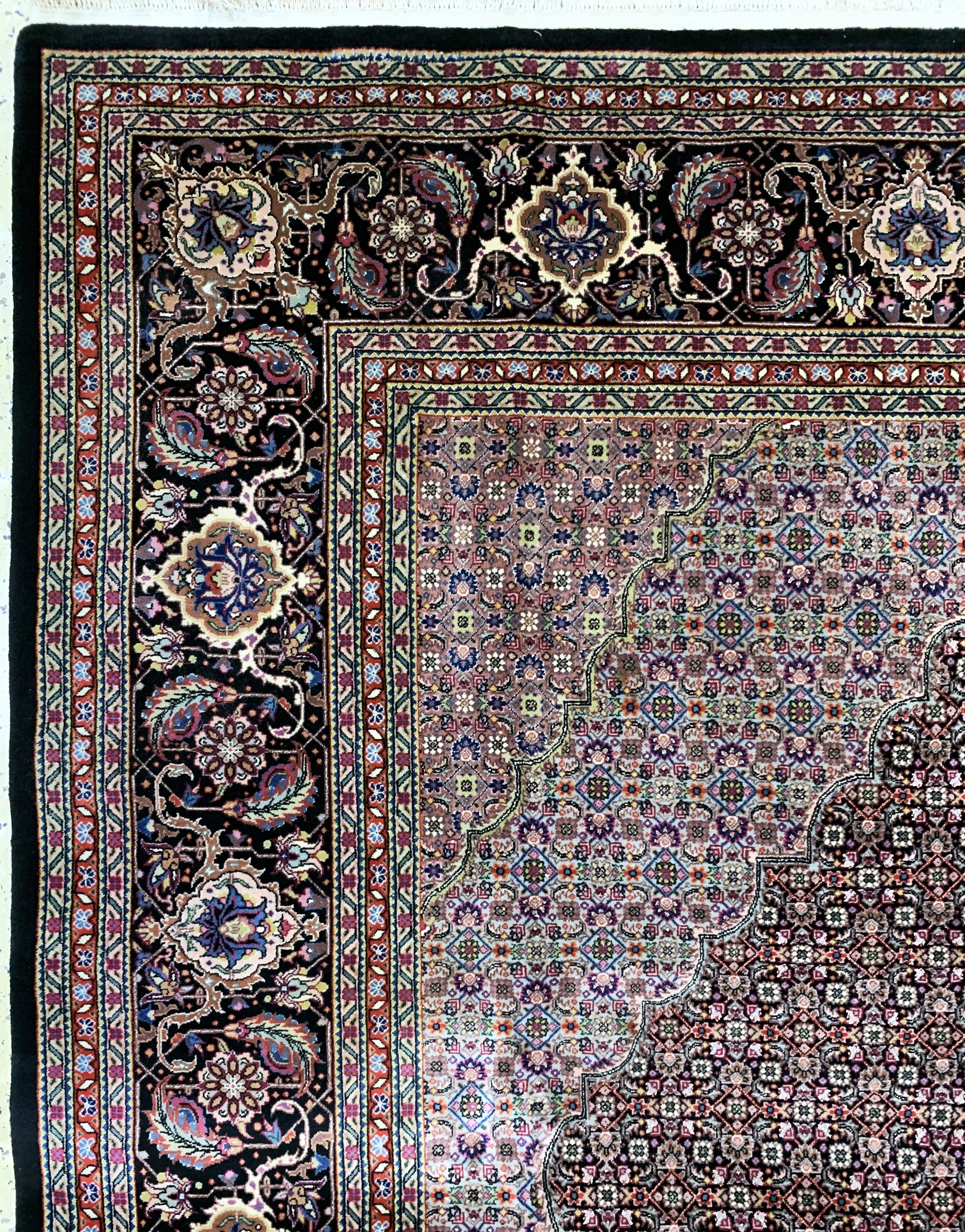 Detail d: Täbriz fein, China, Ende 20.Jhd, Korkwolle mit Seide, ca. 355 x 255 cm, EHZ: 2(fleckig)
