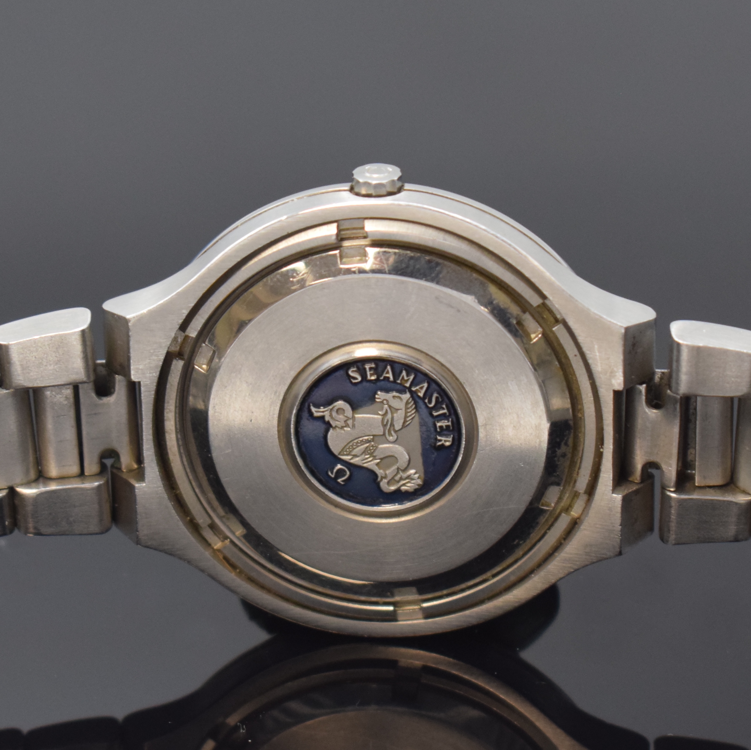 Detail d: OMEGA Seamaster Chronometer Herrenarmbanduhr Electronic f300HZ mit Stimmgabelschwinger Referenz 198.0018, Schweiz um 1971, massives Stahlgehäuse ...