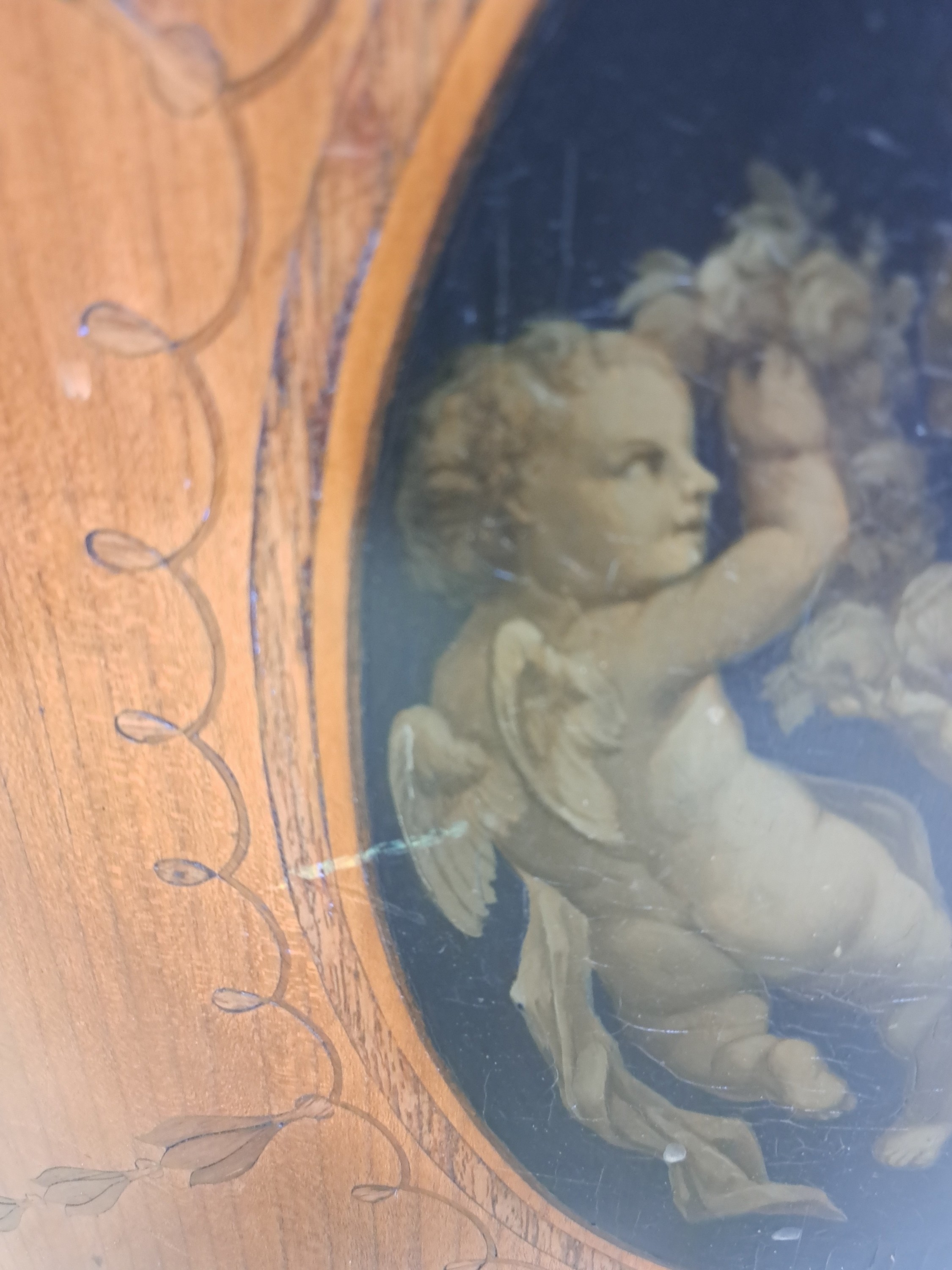 Detail c: Halbschrank/Demi-Lune, im klassizistischem Stil, um 1900, Kirschbaumfurnier, mit verschiedenen Hölzern furniert, Tür und Seiten medaillonförmig ...