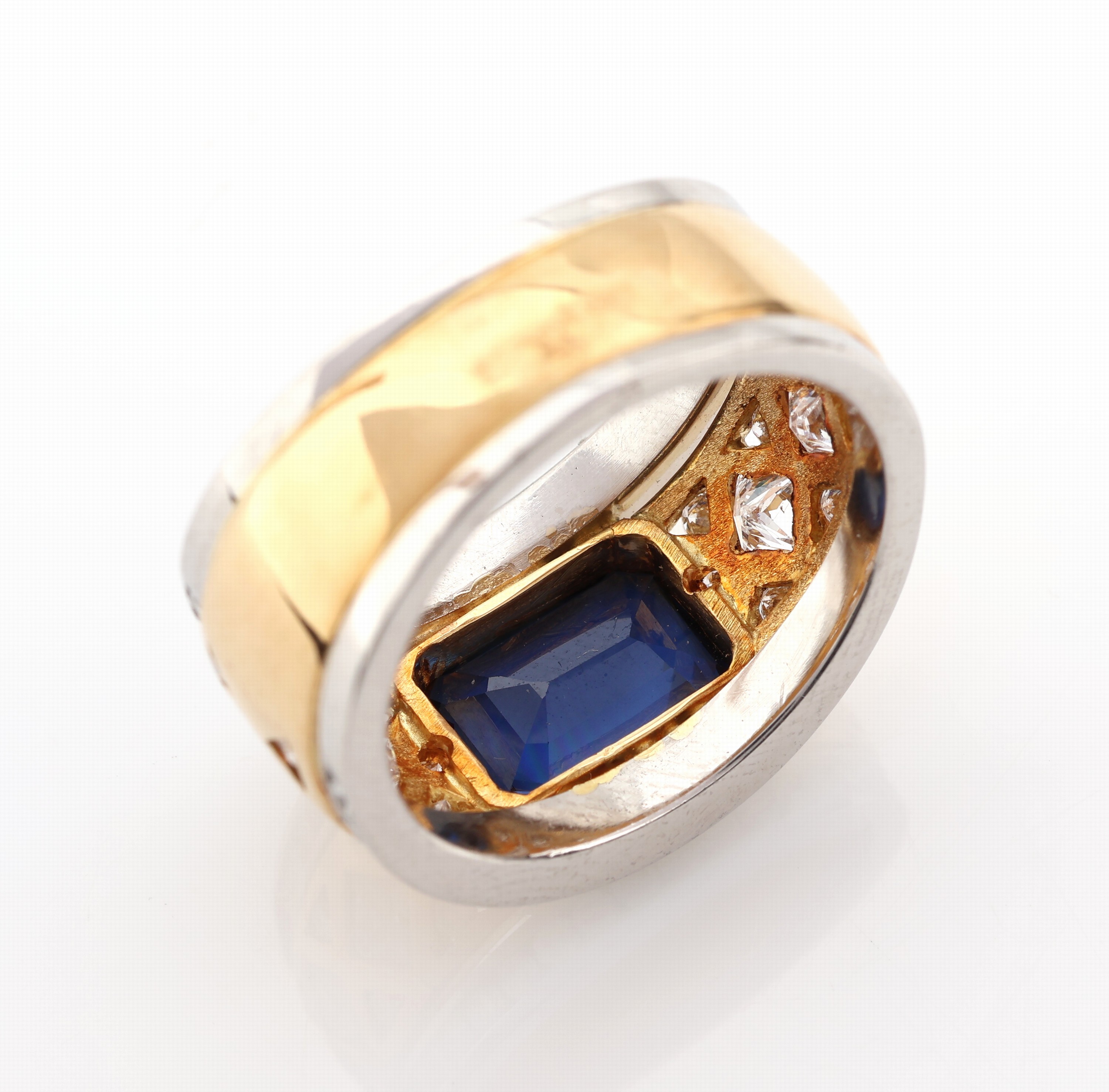 Detail c: 18 kt Gold Saphir-Diamant-Ring, GG/WG 750/000, hochwertige Einzelanfertigung eines renommierten Idar-Obersteiner Goldschmieds, Saphir im ...