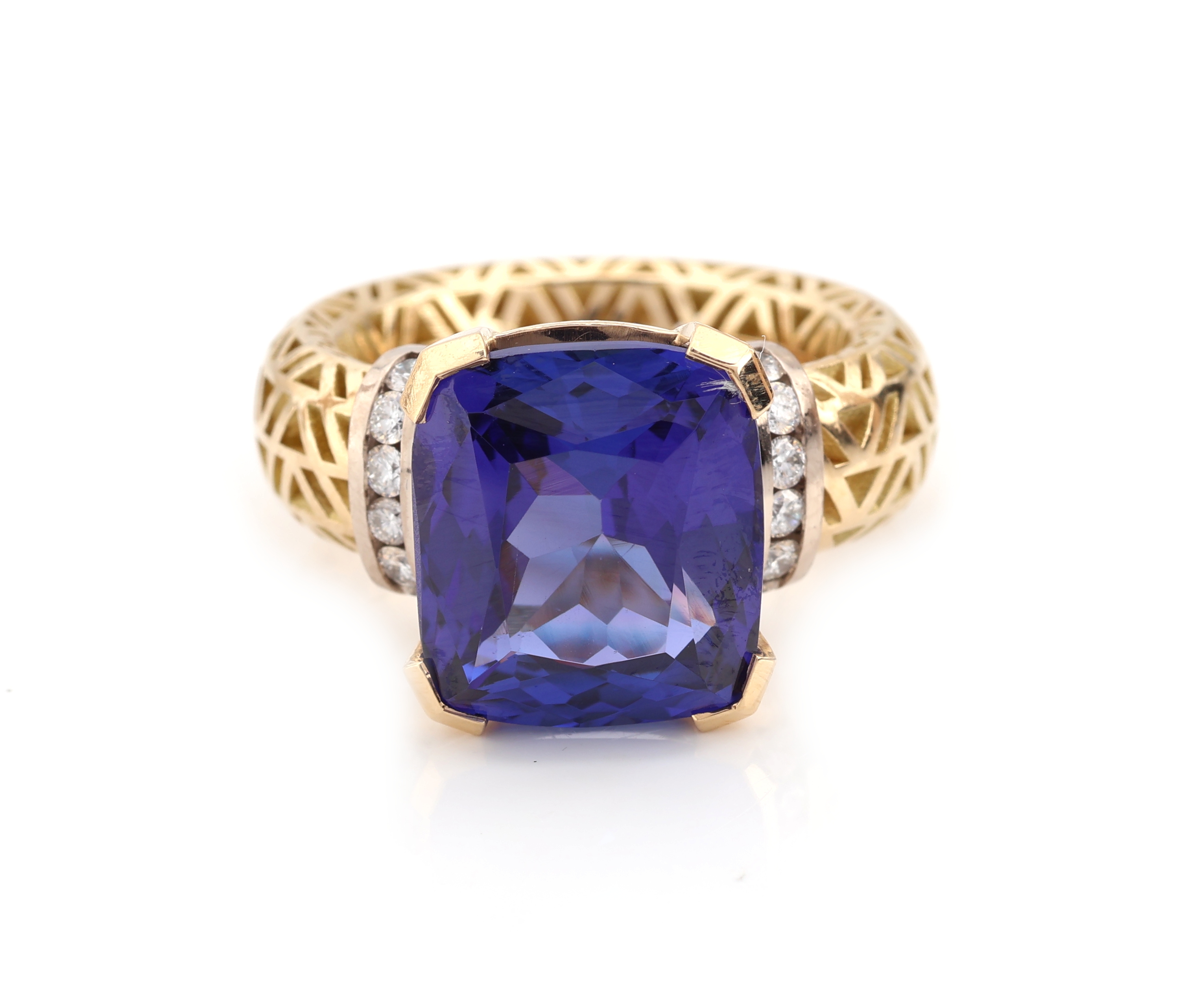Detail a: 18 kt Gold Tansanit-Brillant-Ring, GG/WG 750/000, qualitätvolle Einzelanfertigung einesrenommierten Idar-Obersteiner Goldschmieds, Ringschiene ...