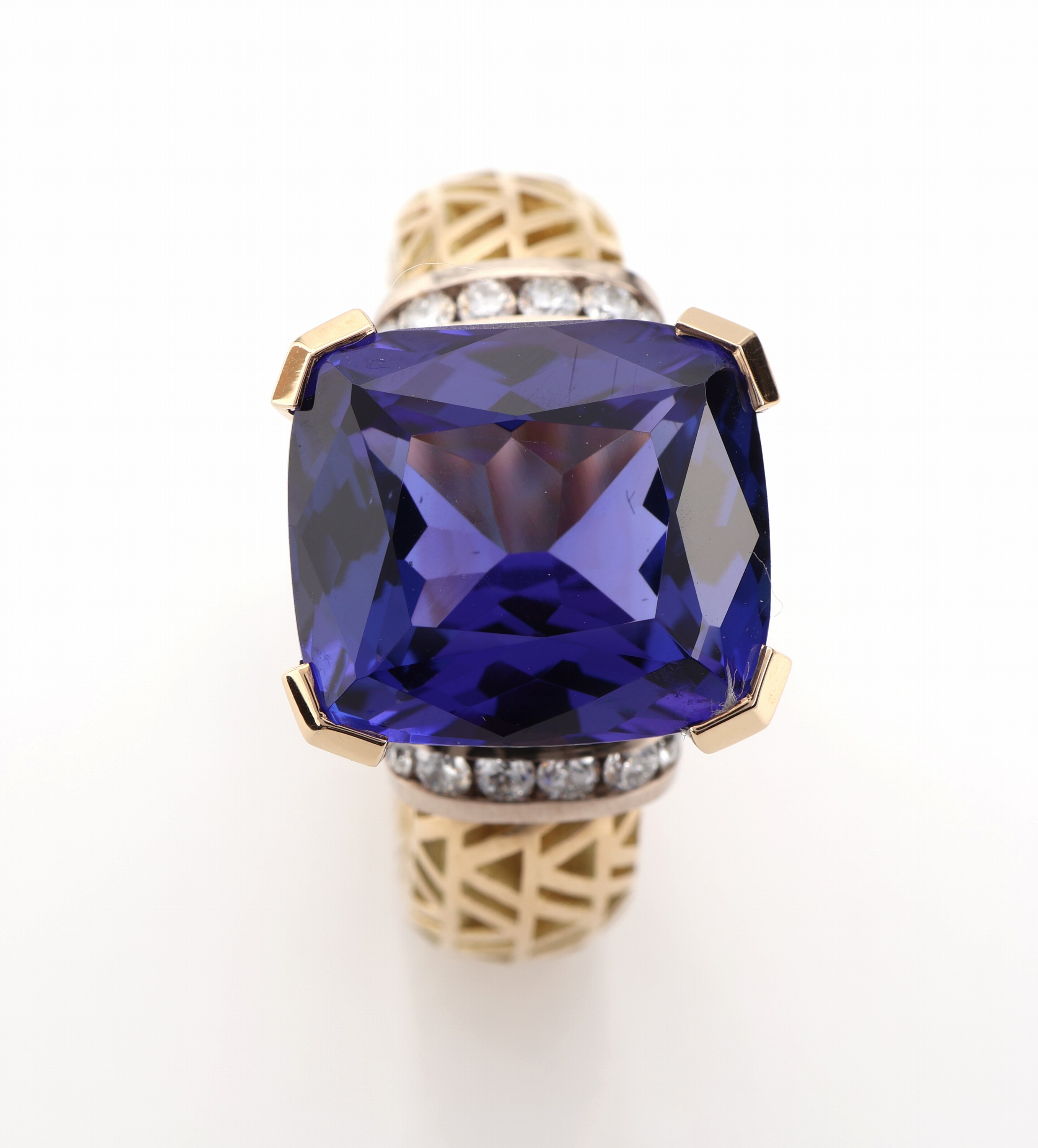 Detail b: 18 kt Gold Tansanit-Brillant-Ring, GG/WG 750/000, qualitätvolle Einzelanfertigung einesrenommierten Idar-Obersteiner Goldschmieds, Ringschiene ...