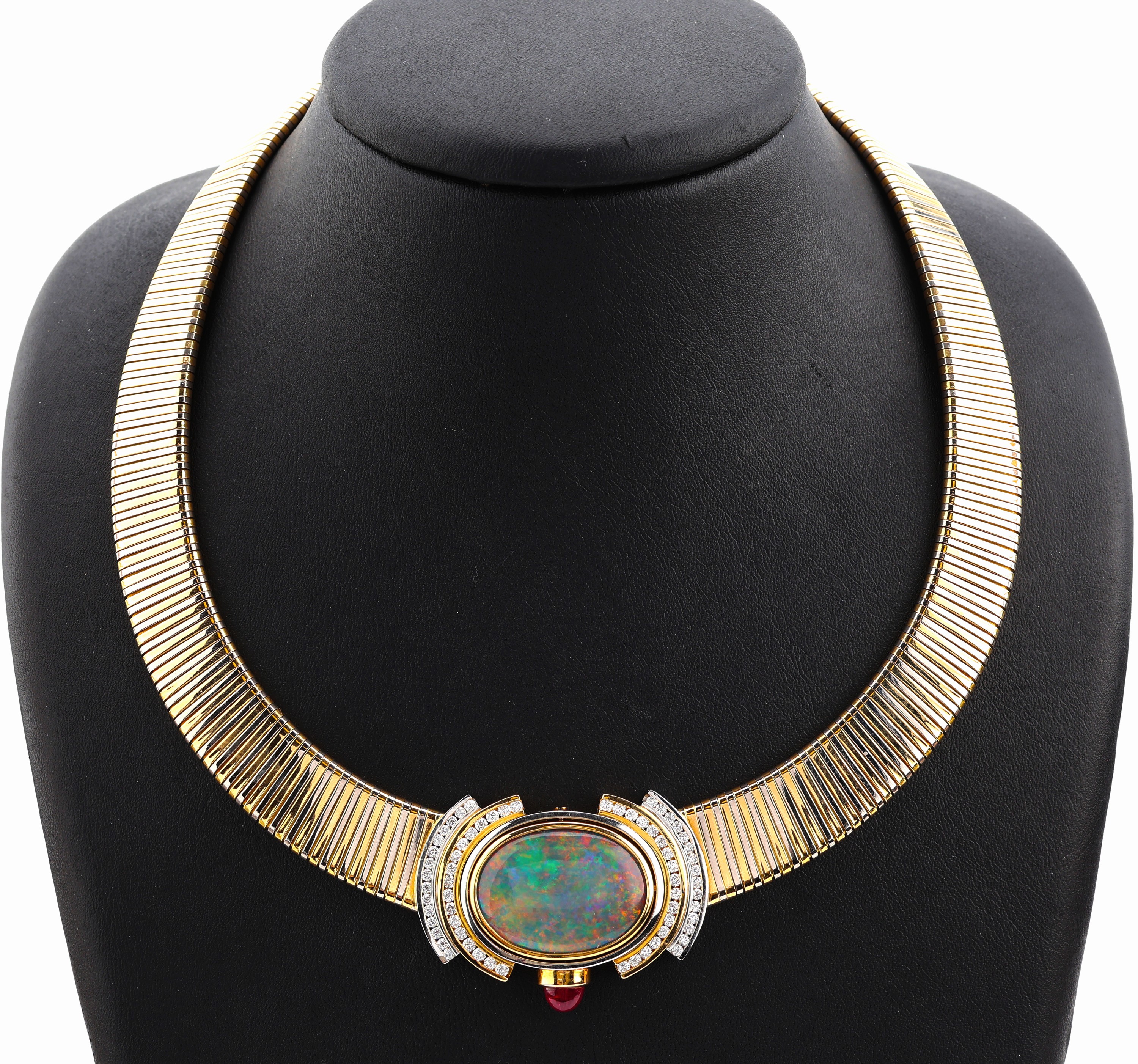 Detail a: 18 kt Gold und Platin Opal-Brillant-Rubin -Collier, GG 750/000, Pt, qualitätvolle Einzelanfertigung eines Idar-Obersteiner Goldschmieds, Mittelteil ...