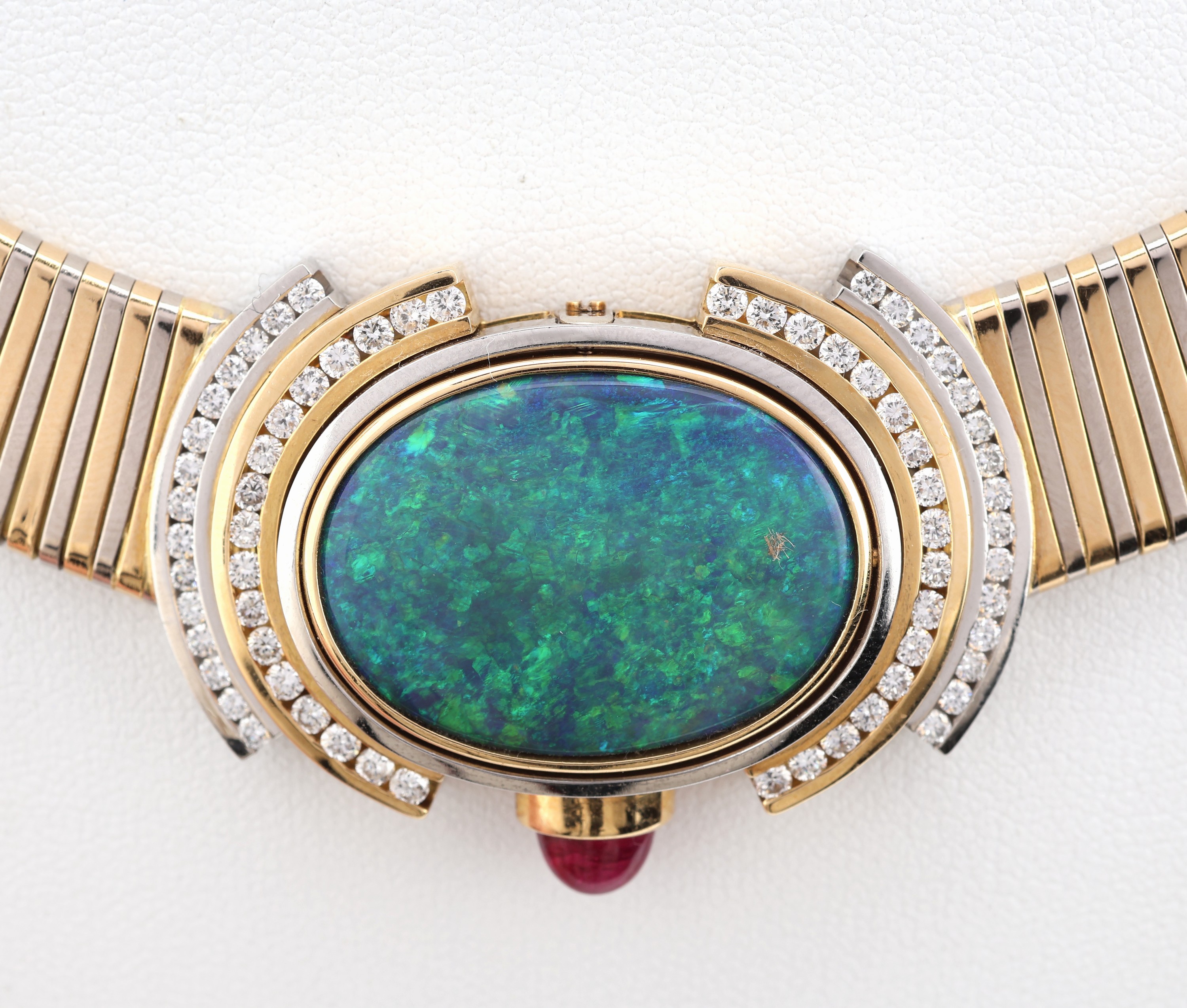 Detail b: 18 kt Gold und Platin Opal-Brillant-Rubin -Collier, GG 750/000, Pt, qualitätvolle Einzelanfertigung eines Idar-Obersteiner Goldschmieds, Mittelteil ...