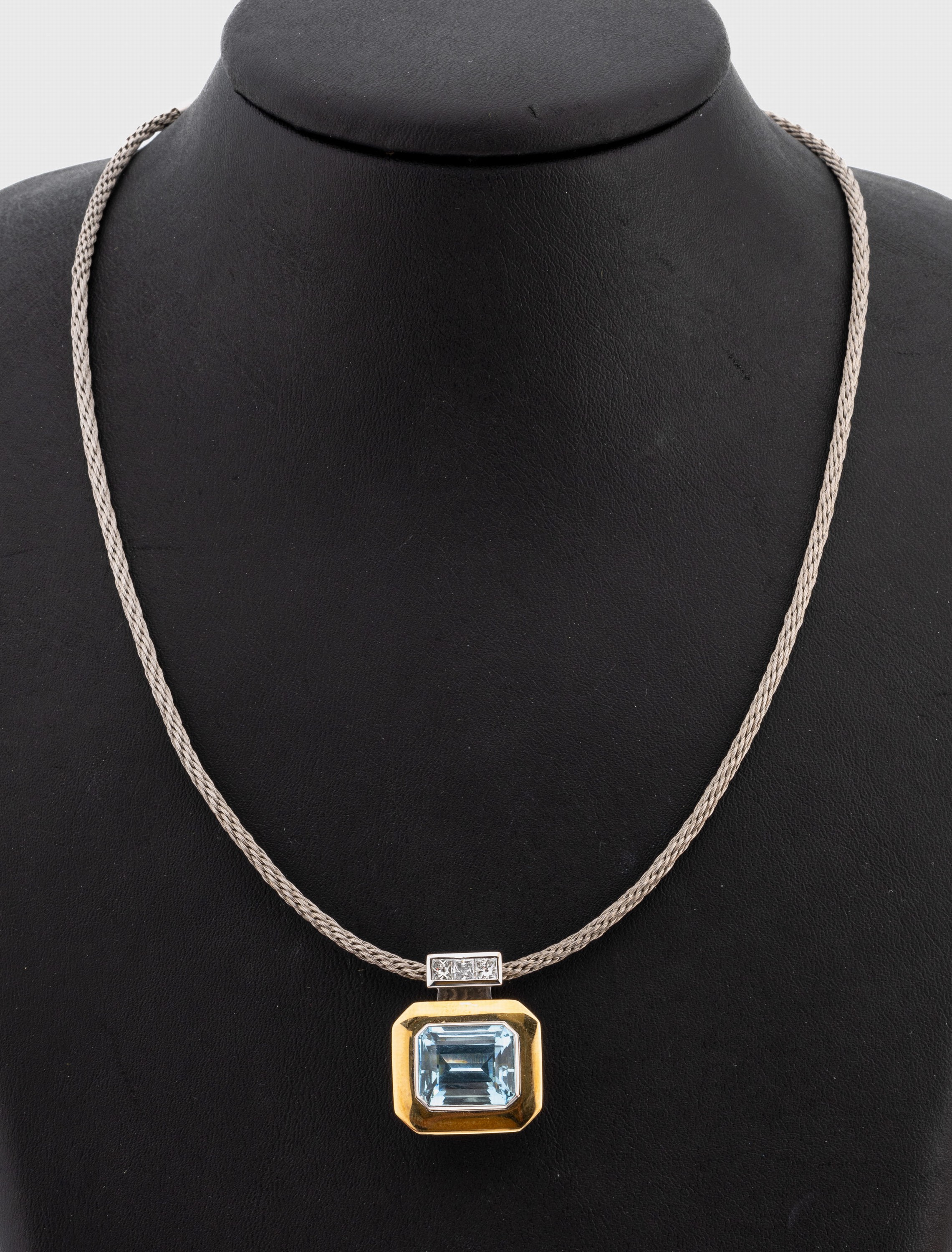 Detail a: 18 kt Gold Aquamarin-Diamant-Anhänger, GG/WG 750/000, qualitätvolle Einzelanfertigungeines renommierten Idar-Obersteiner Goldschmieds, Aquamarin ...