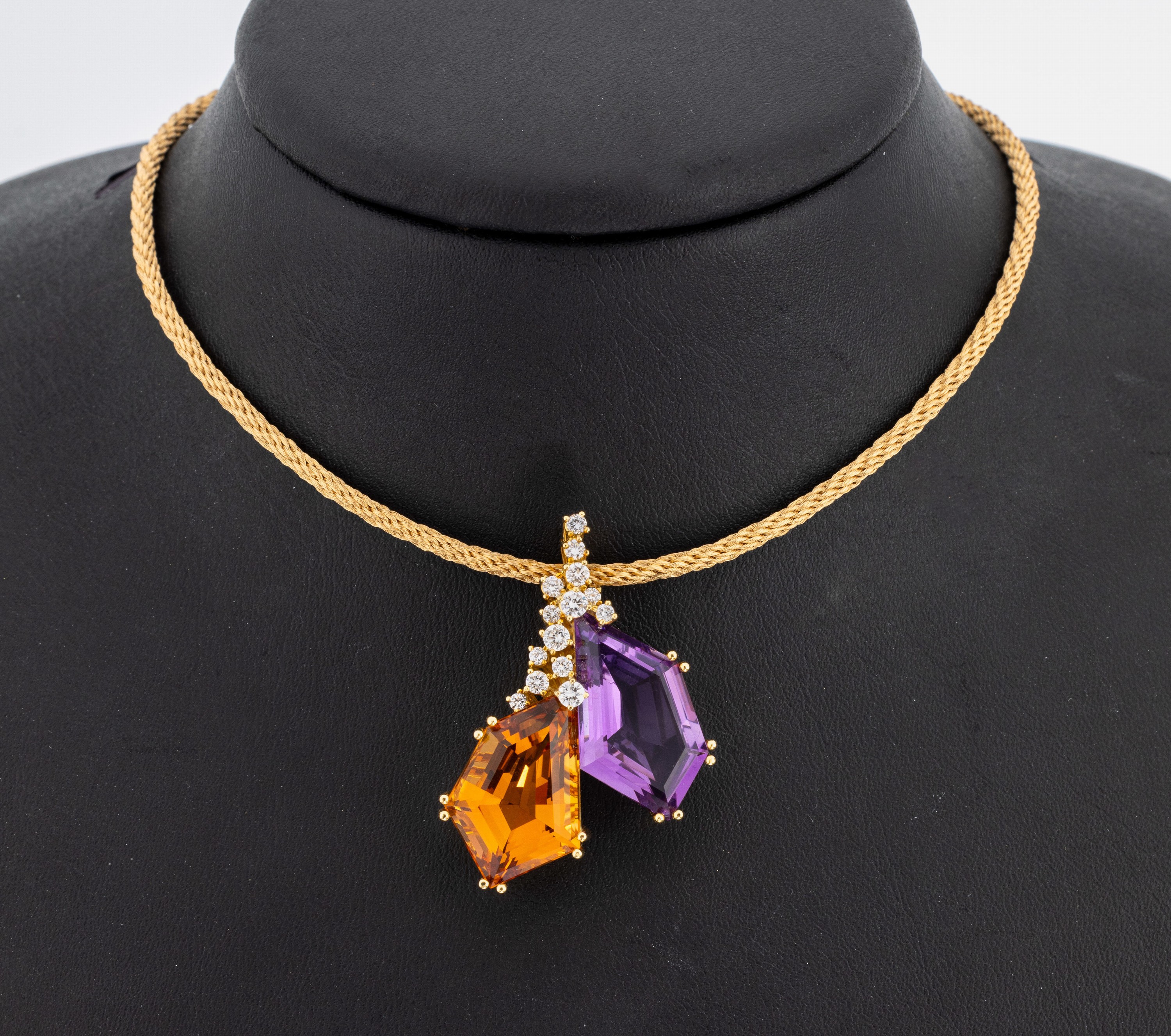 18 kt Gold Citrin-Amethyst-Brillant-Anhänger, GG 750/000, qualitätvolle Einzelanfertigungeines renommierten Idar-Obersteiner Goldschmieds, 1 ...