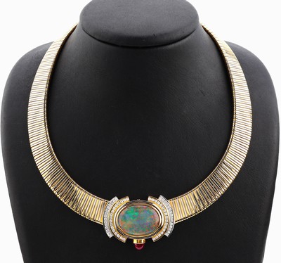 26874107a - 18 kt Gold und Platin Opal-Brillant-Rubin -Collier, GG 750/000, Pt, qualitätvolle ...