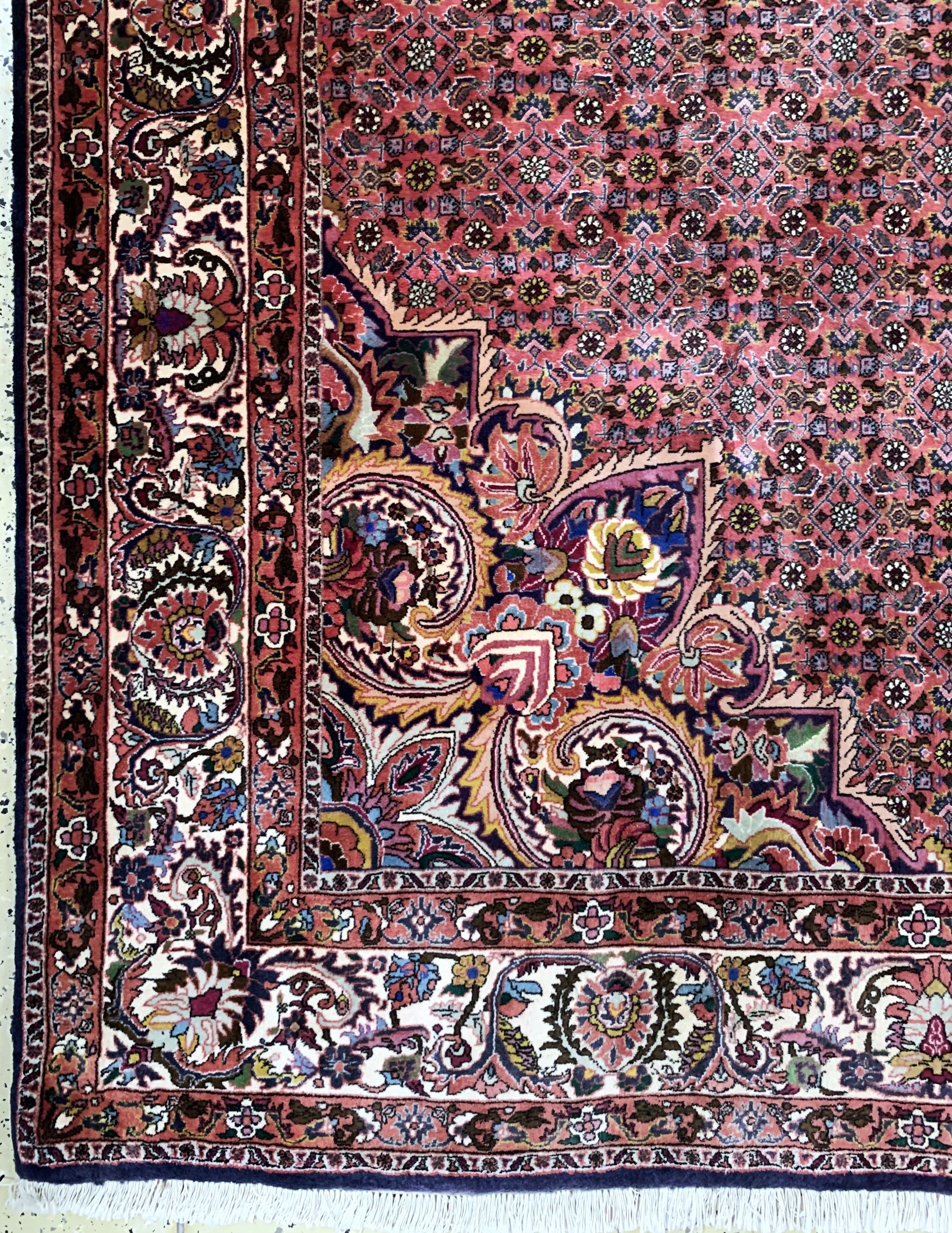 Detail b: Bidjar, Persien, Mitte 20.Jhd., Wolle auf Baumwolle, ca. 304 x 304 cm, EHZ: 2 (verblasst).