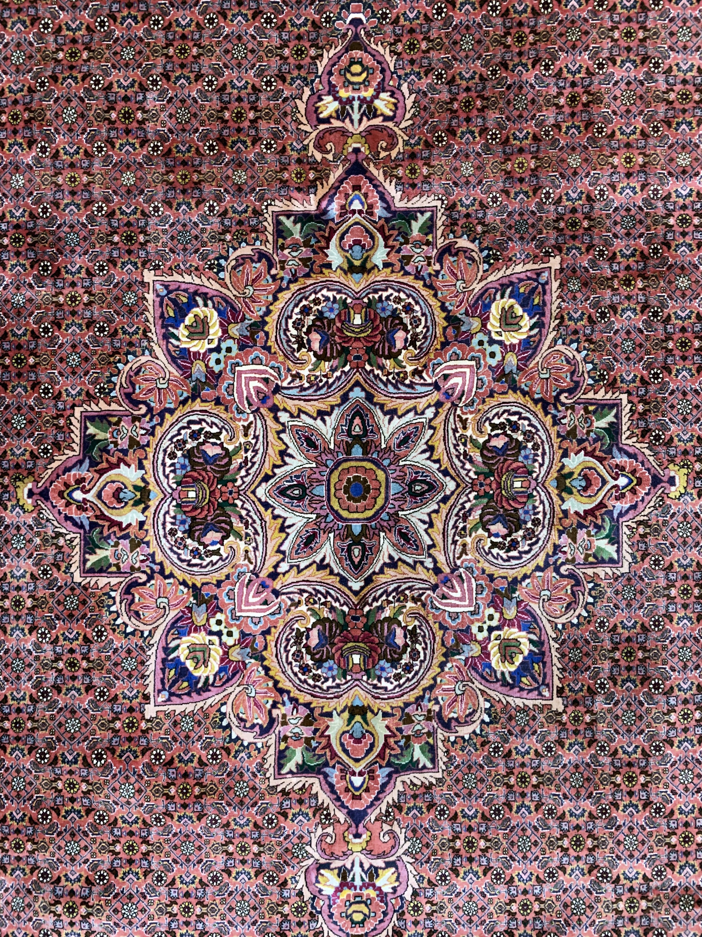 Detail c: Bidjar, Persien, Mitte 20.Jhd., Wolle auf Baumwolle, ca. 304 x 304 cm, EHZ: 2 (verblasst).