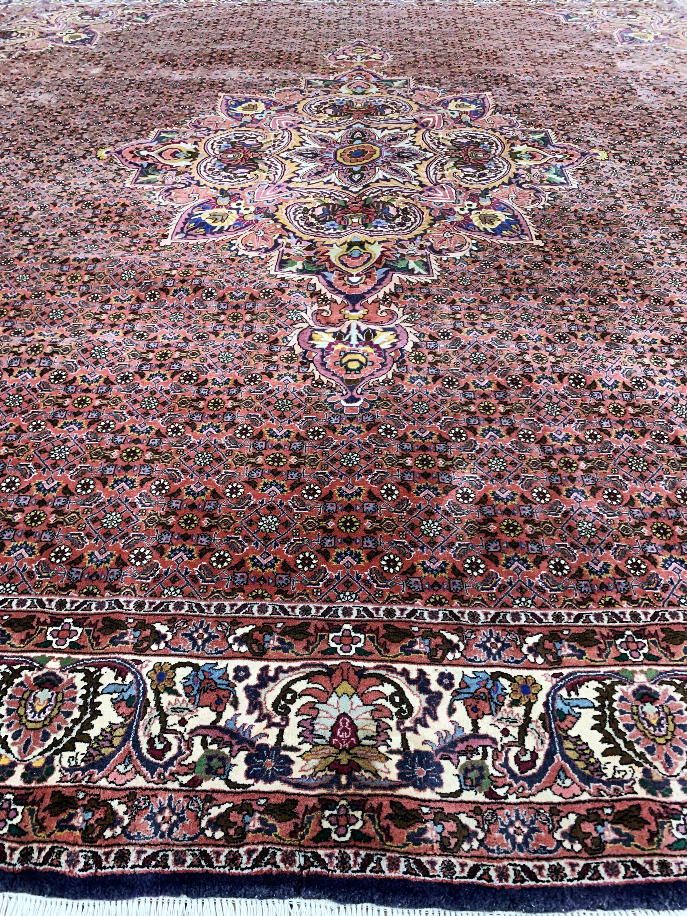 Detail g: Bidjar, Persien, Mitte 20.Jhd., Wolle auf Baumwolle, ca. 304 x 304 cm, EHZ: 2 (verblasst).