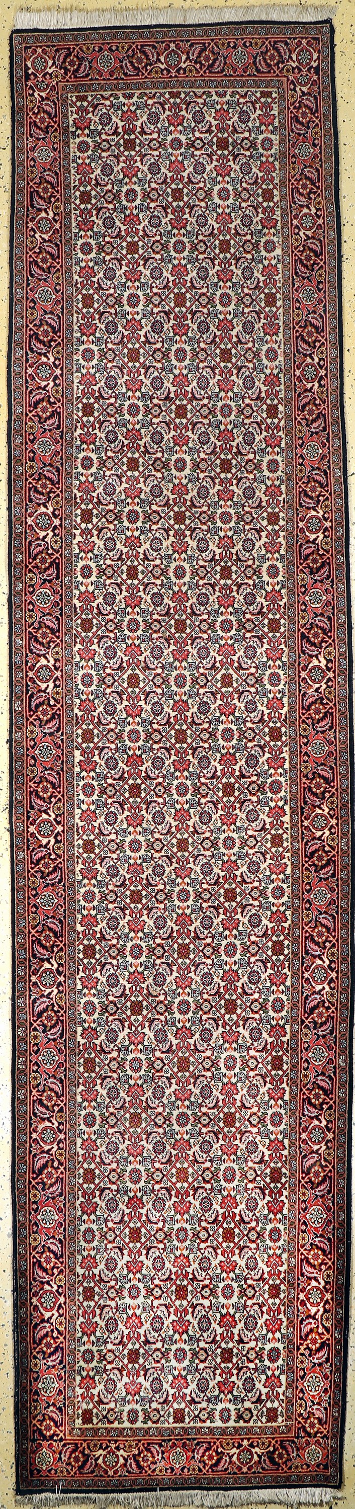 Bidjar, Persien, Ende 20.Jhd., Wolle auf Baumwolle, ca. 390 x 90 cm, EHZ: 2