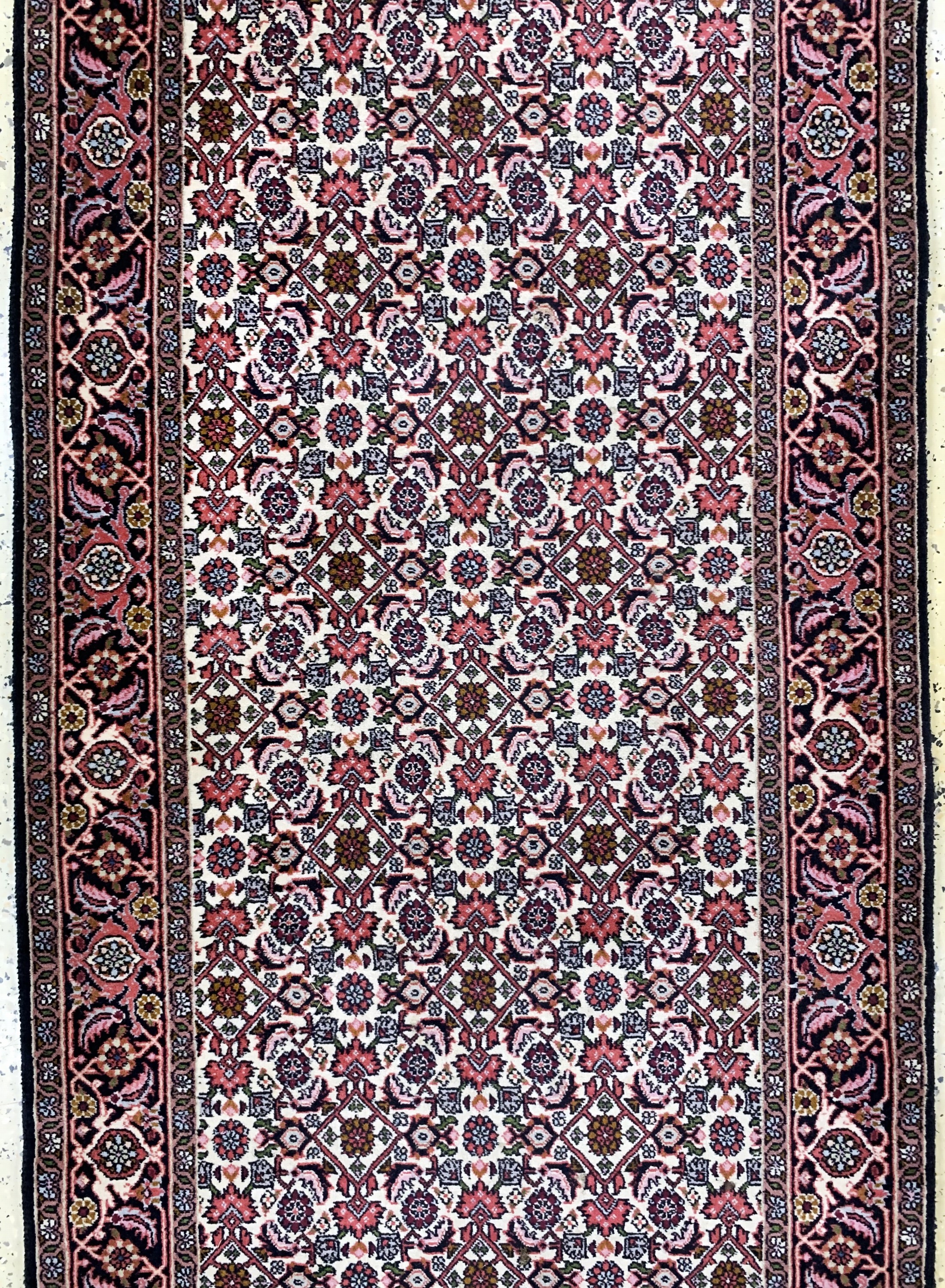 Detail b: Bidjar, Persien, Ende 20.Jhd., Wolle auf Baumwolle, ca. 390 x 90 cm, EHZ: 2