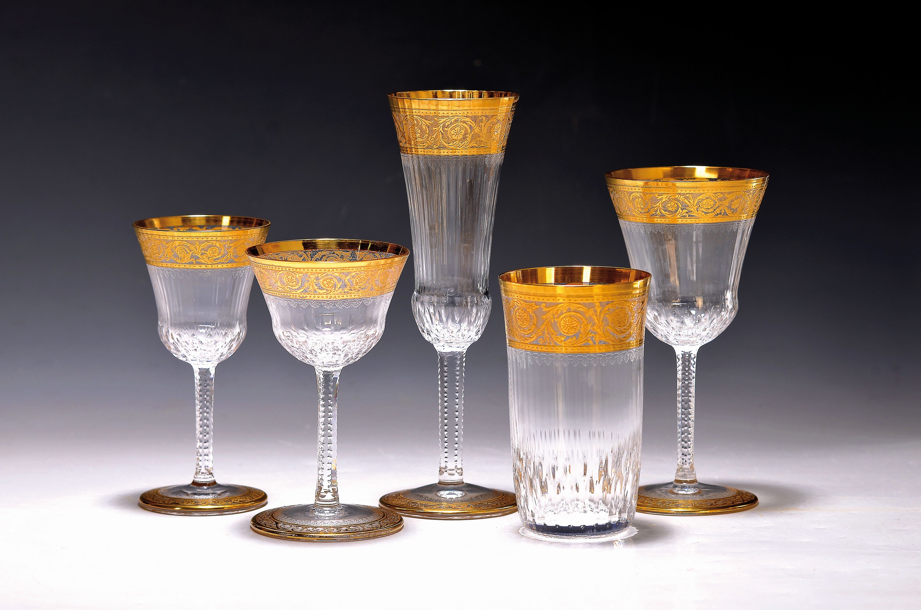 Trinkglasservice, Thistle, Saint Louis, 12 Südweingläser und 5 Likörgläser, 8 Weingläser, 11 Sektgläser, 10 Bechergläser Kristallglas, ...