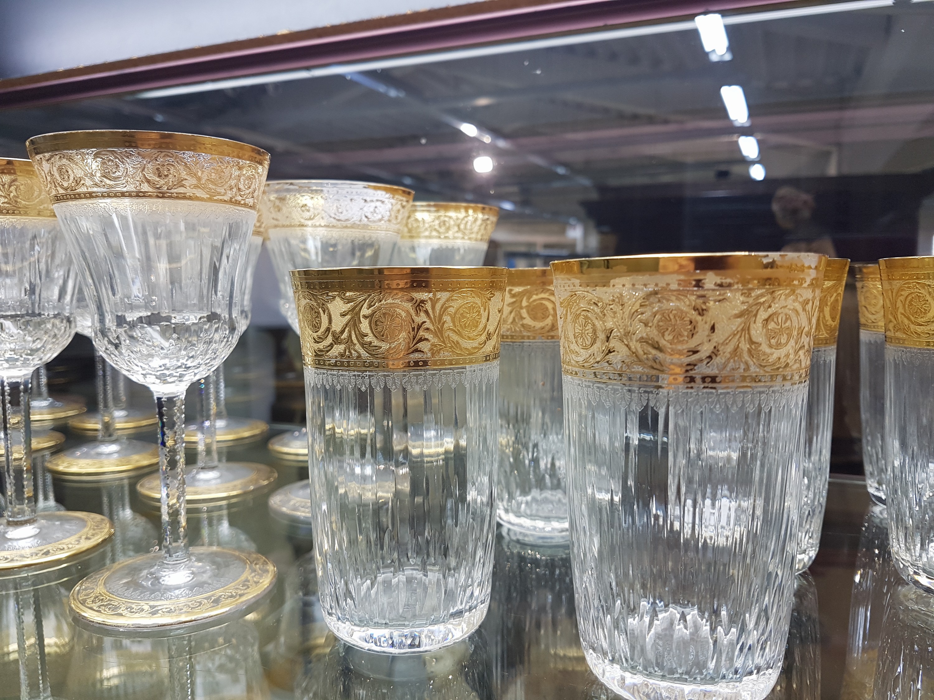 Detail c: Trinkglasservice, Thistle, Saint Louis, 12 Südweingläser und 5 Likörgläser, 8 Weingläser, 11 Sektgläser, 10 Bechergläser Kristallglas, ...