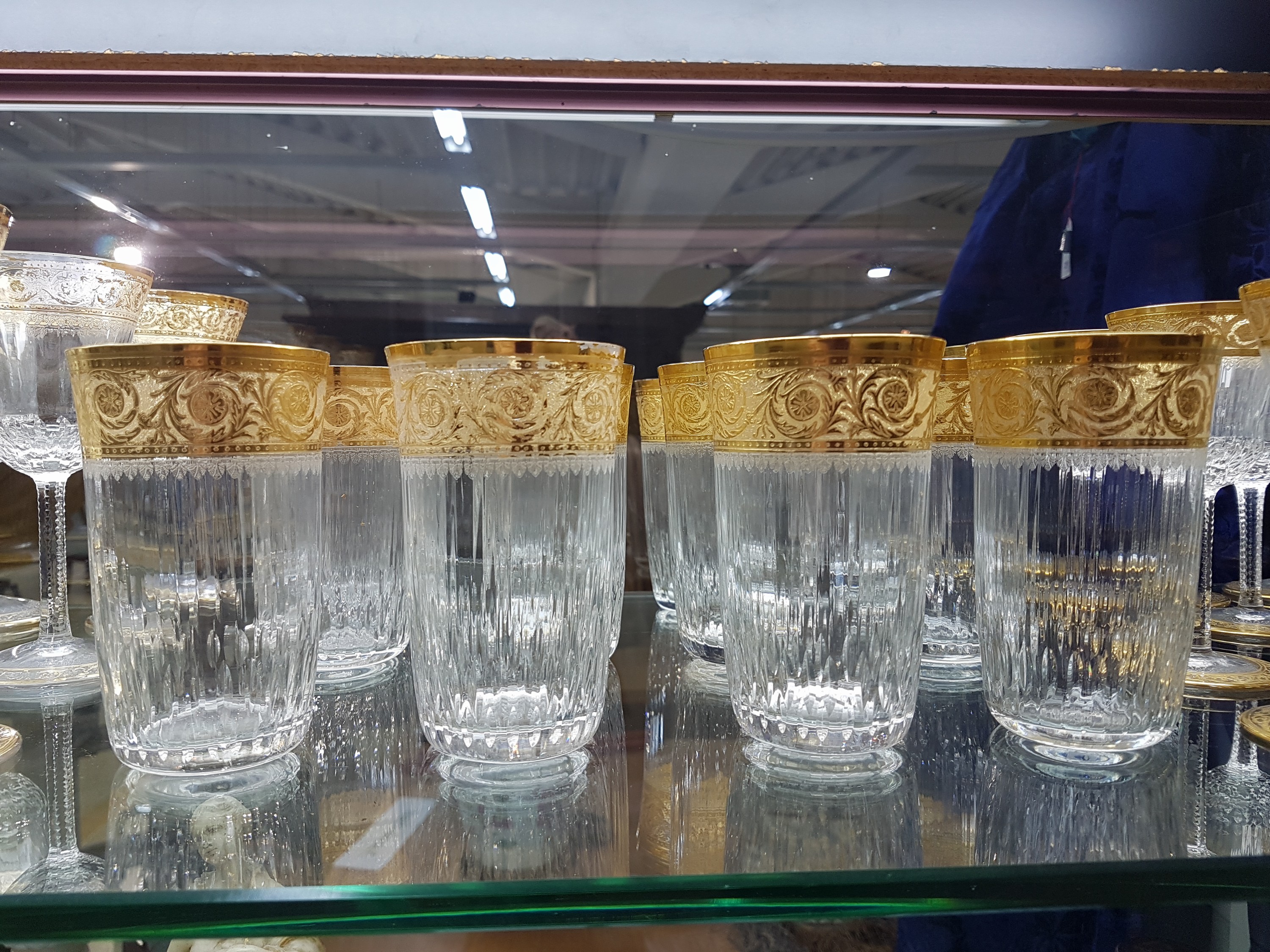 Detail d: Trinkglasservice, Thistle, Saint Louis, 12 Südweingläser und 5 Likörgläser, 8 Weingläser, 11 Sektgläser, 10 Bechergläser Kristallglas, ...