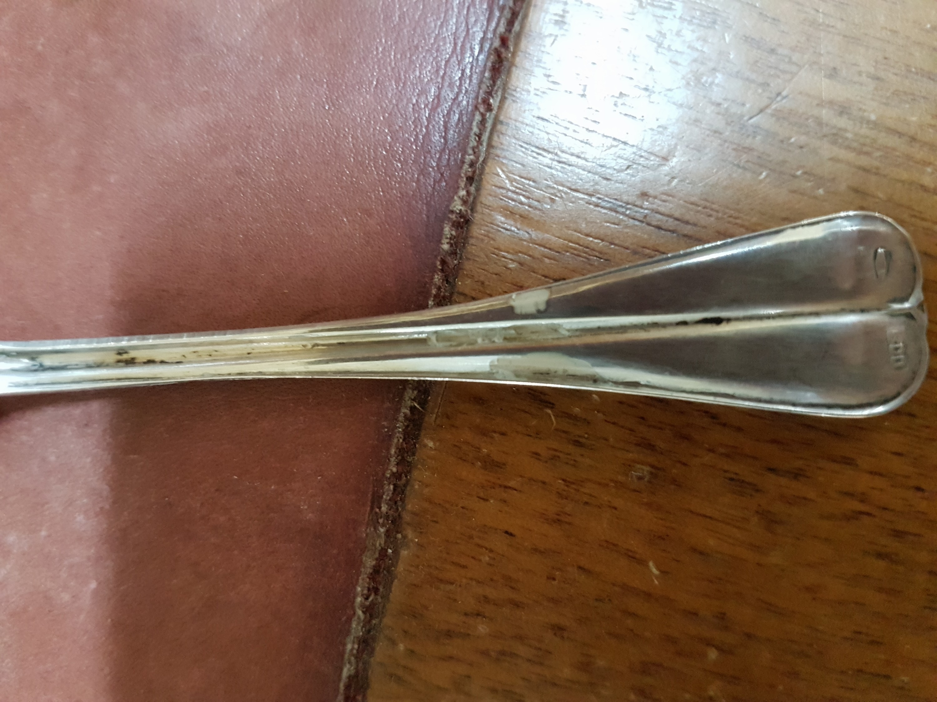 Detail d: 6 SIlber-Eierbecher mit Löffel, um 1900, 800er-Silber, mit vollplastischen Amoretten als Stil, H. ca. 9 cm, mit eingesteckten, Löffelchen 12 cm, am ...