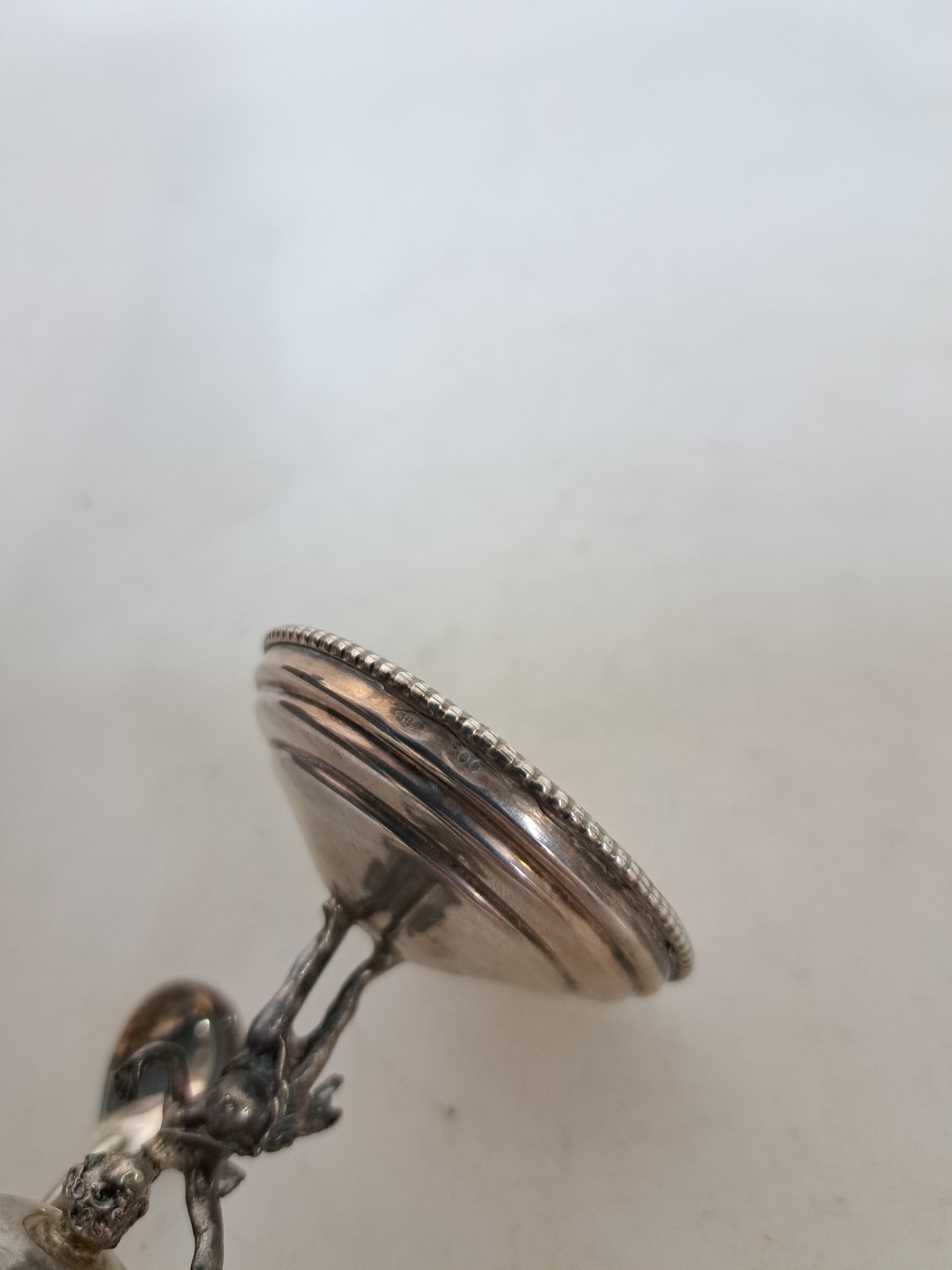 Detail g: 6 SIlber-Eierbecher mit Löffel, um 1900, 800er-Silber, mit vollplastischen Amoretten als Stil, H. ca. 9 cm, mit eingesteckten, Löffelchen 12 cm, am ...