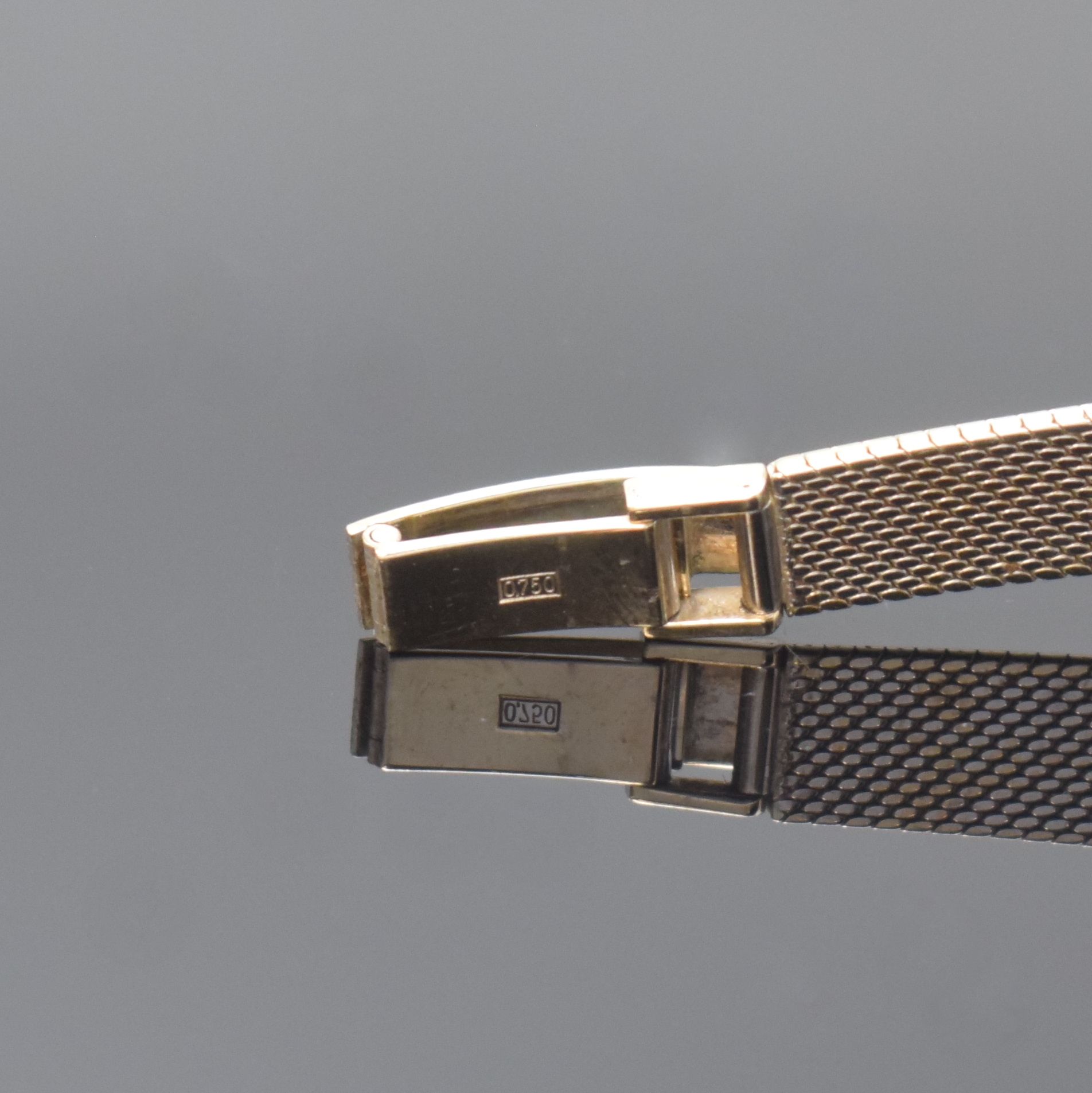 Detail b: ORO Damenarmbanduhr in WG 750/000 mit Diamanten, Schweiz um 1965, Handaufzug, Goldband, Boden aufgedr., Lünette aufw. m. 18 Diamanten bes., silb. ...