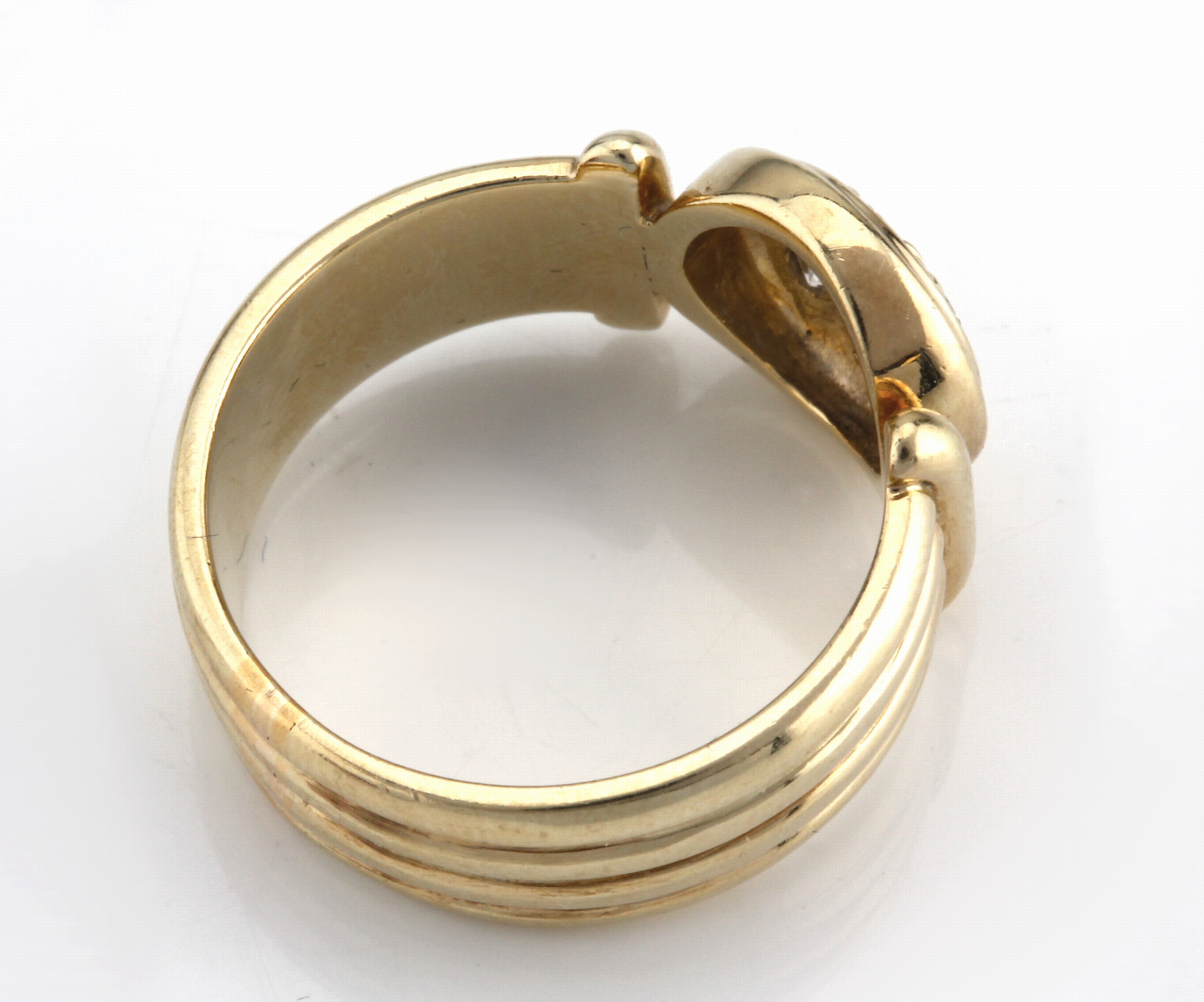 Detail c: 14 kt Gold Brillant-Ring, GG 585/000, Ringkopf mit 7 blütenförm. gefassten Brillanten zus. ca. 0.37 ct Weiß/vs-si, Ringschiene gerieft, RW 57, ...