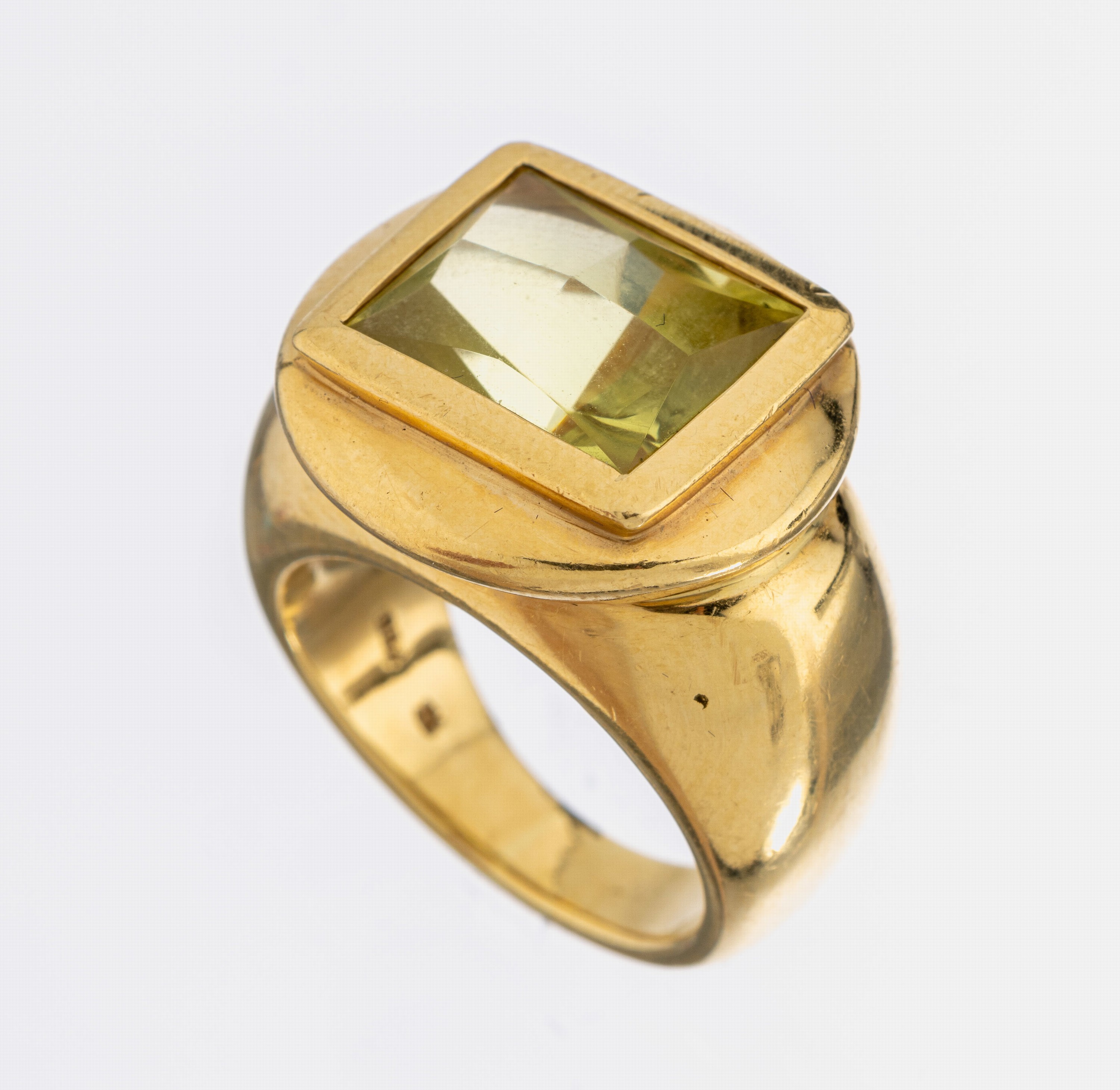 Massiver 18 kt Gold Lemoncitrin-Ring, GG 750/000, facett. Lemoncitrin-Rechteck ca. 8.00ct, RW 55, ca. 27.5 g