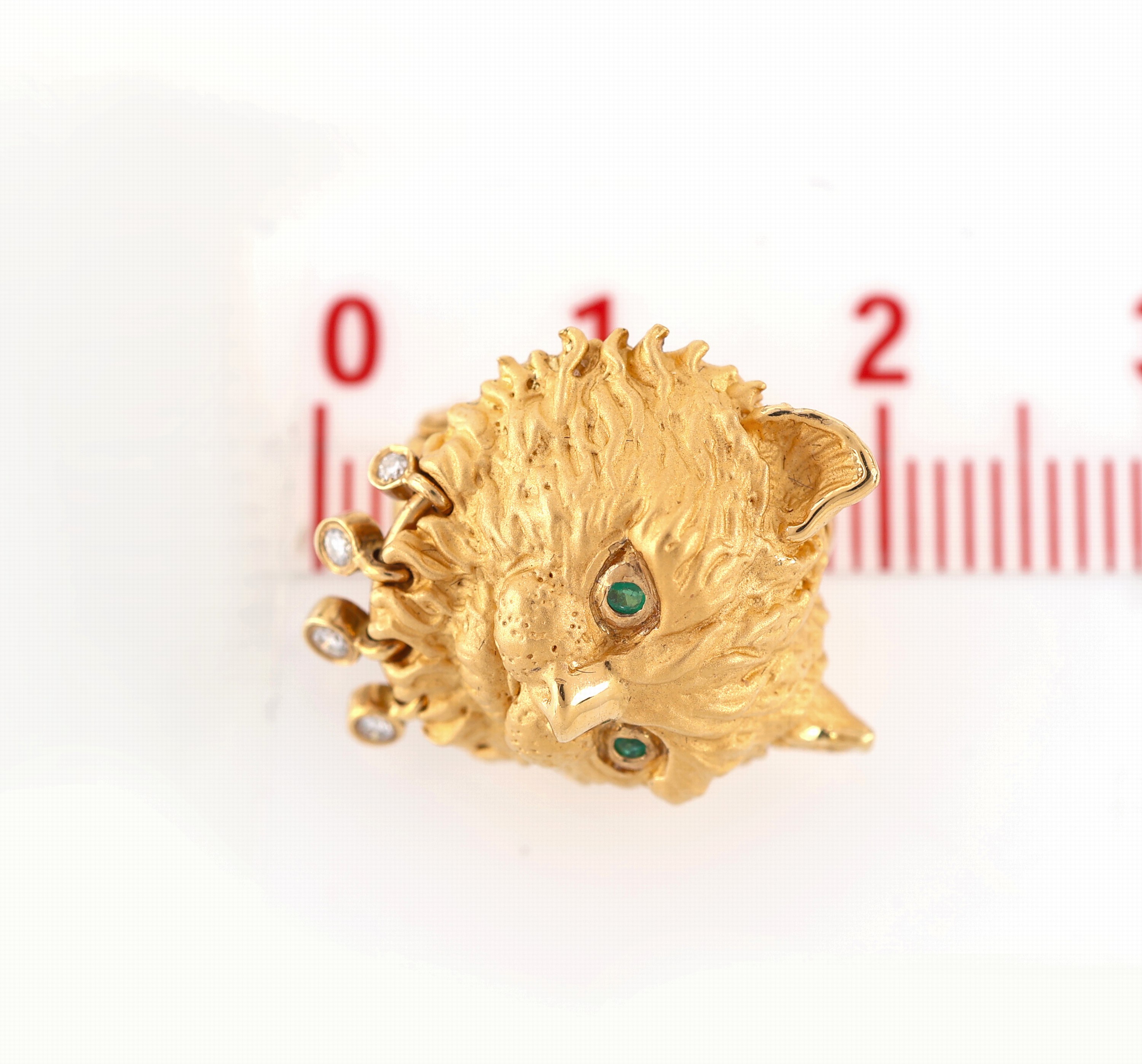 Detail a: Paar 18 kt Gold CARRERA Y CARRERA Smaragd- Brillant-Ohrstecker, GG 750/000, Darstellung von Katzenköpfen, als Augen 2 kl. Smaragde, Halsband mit ...