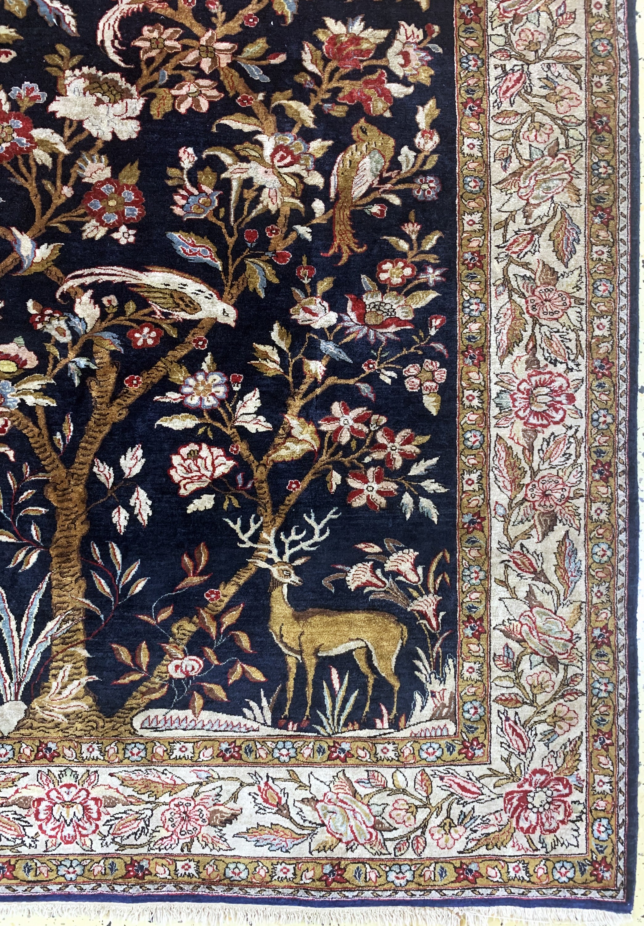 Detail a: Ghom Seide fein, Persien, Mitte 20.Jhd, reine Naturseide, ca. 205 x 141 cm, Reinigungsbedürftig, EHZ: 2