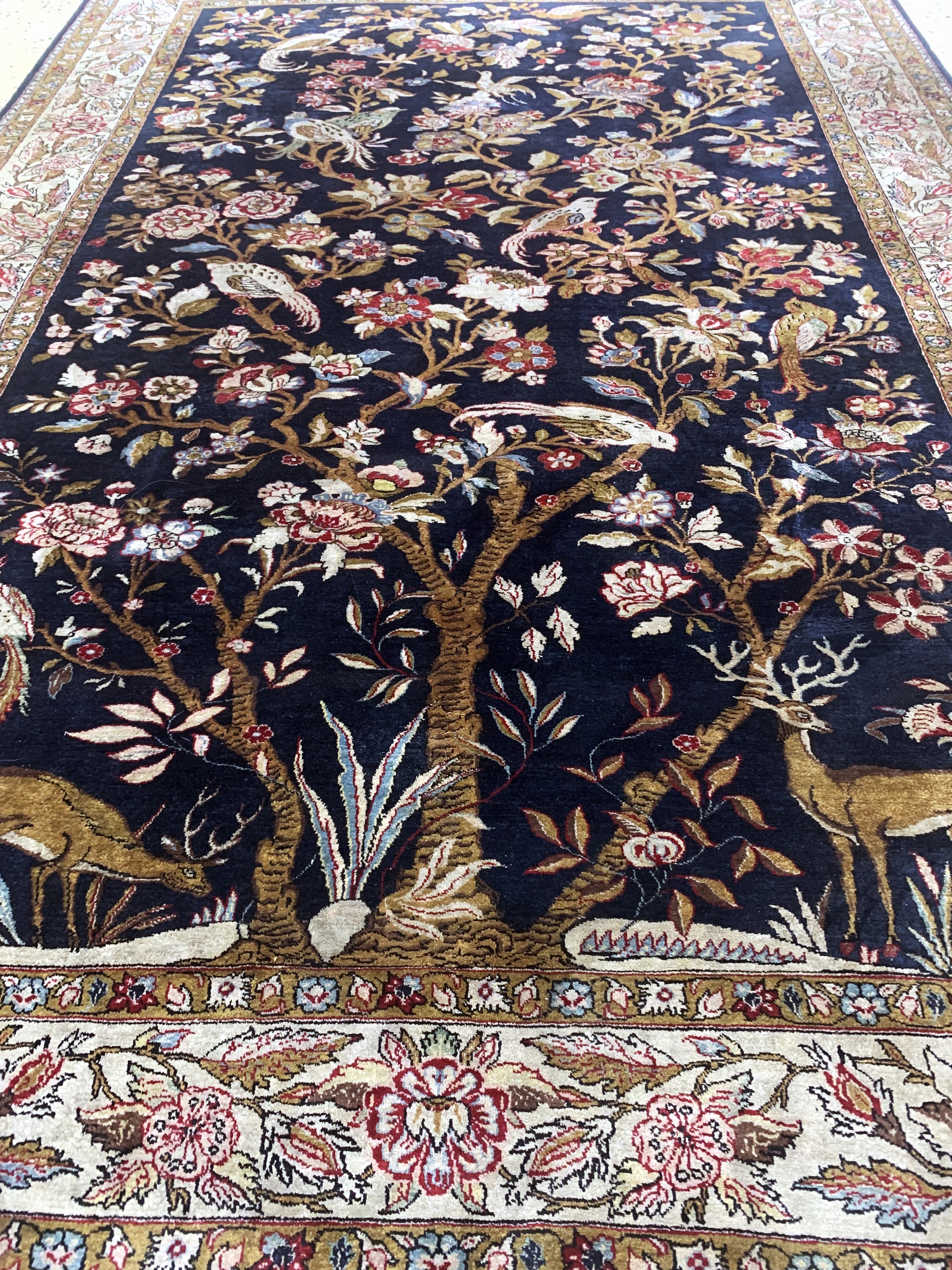 Detail e: Ghom Seide fein, Persien, Mitte 20.Jhd, reine Naturseide, ca. 205 x 141 cm, Reinigungsbedürftig, EHZ: 2